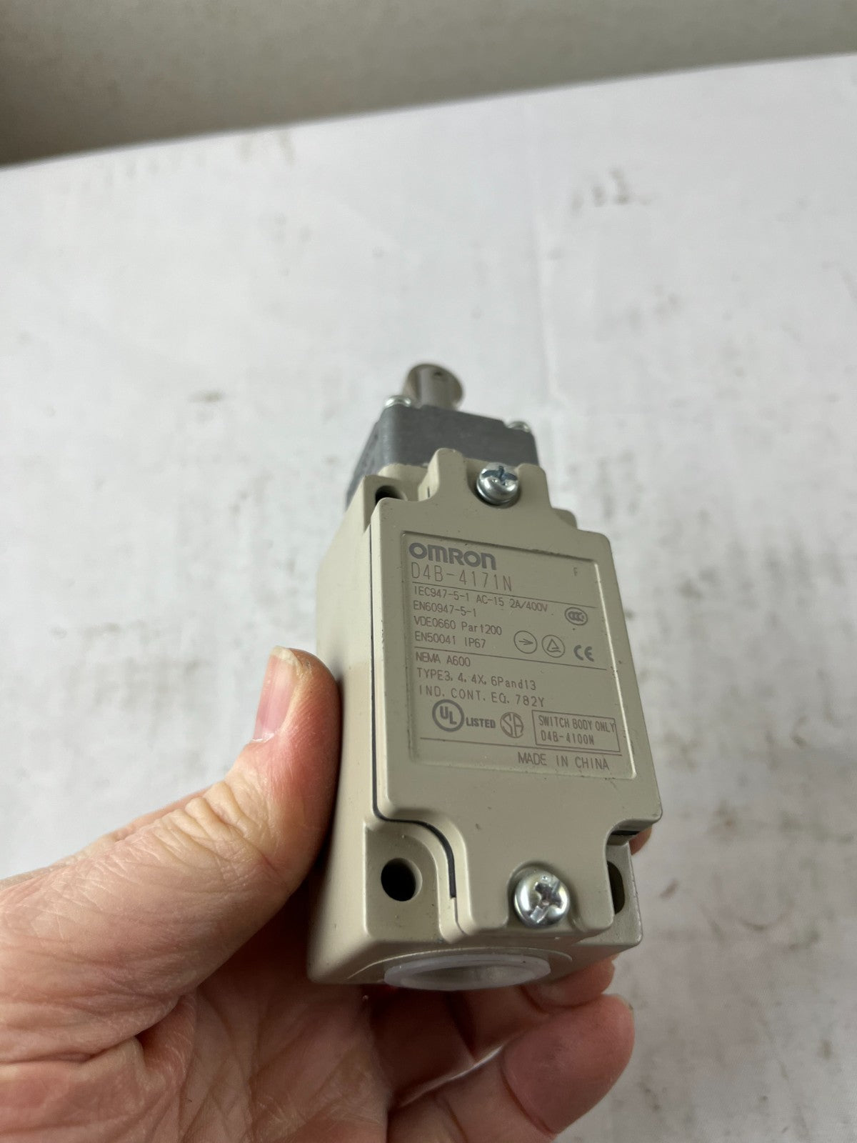 Omron D4B-4171N Limit Switch Roller Plunger 1NO/1NC 10A IP67 Used Spare Unit