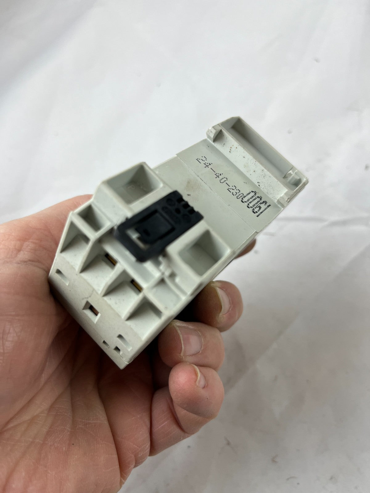 ABB ESB 24-40 Contactor 24A 230-240V AC/DC Coil 4P DIN Used Spare Unit