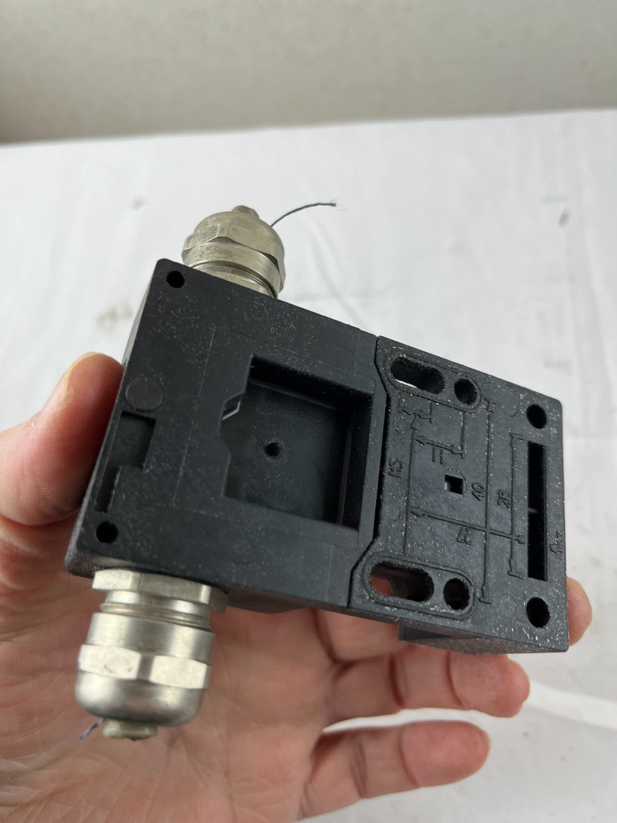 Schmersal AZ 16-02 ZVT Safety Switch IP67 230V 10A 2NC Industrial Germany