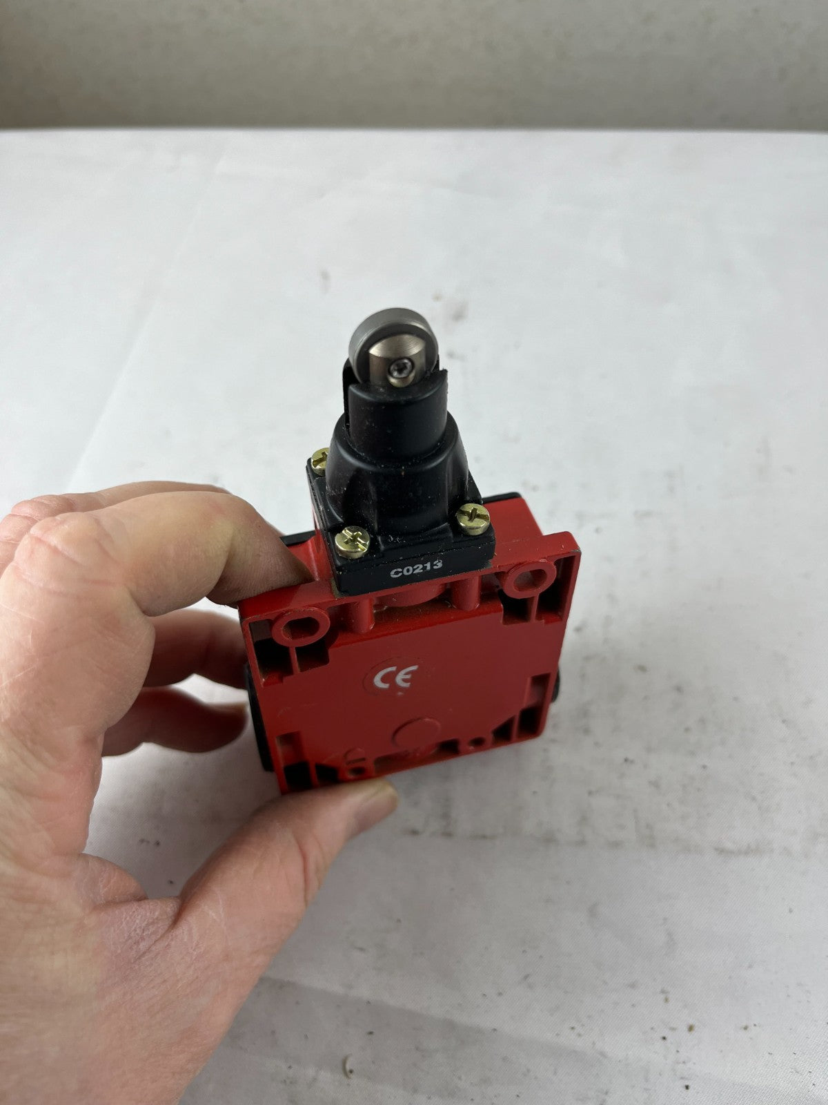 Guardmaster Senator CX Safety Limit Switch Roller Plunger 230V 3A AC-15 IP66