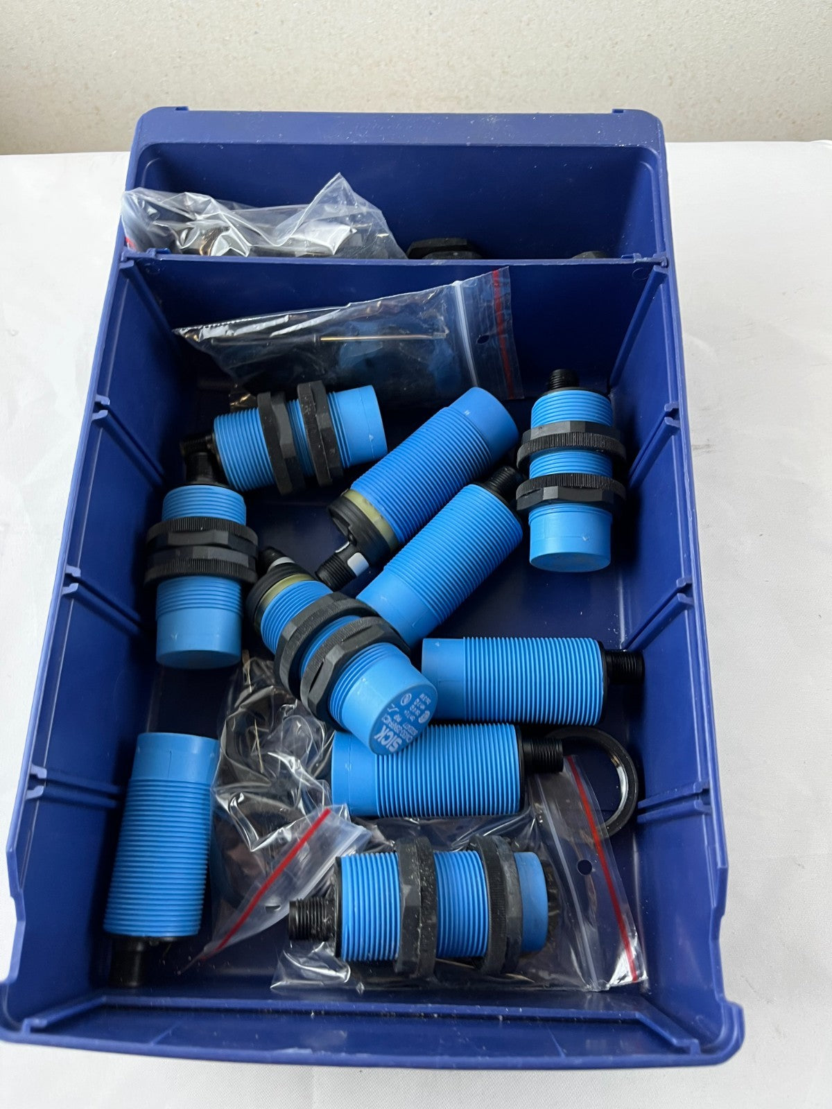Sick UM30 Ultrasonic Sensor Lot 10pcs New M30 2m-8m Range Blue UM30-213 UM30-215