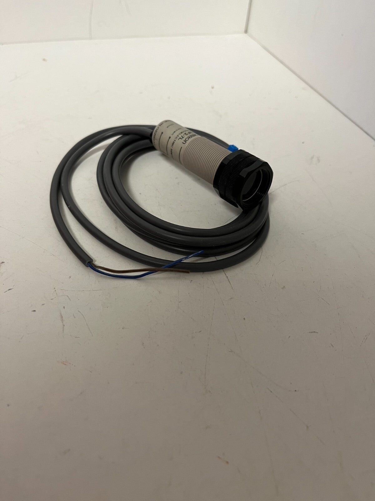 Omron E3F2-7L 2M Photoelectric Switch 10-30VDC New - Spare Parts