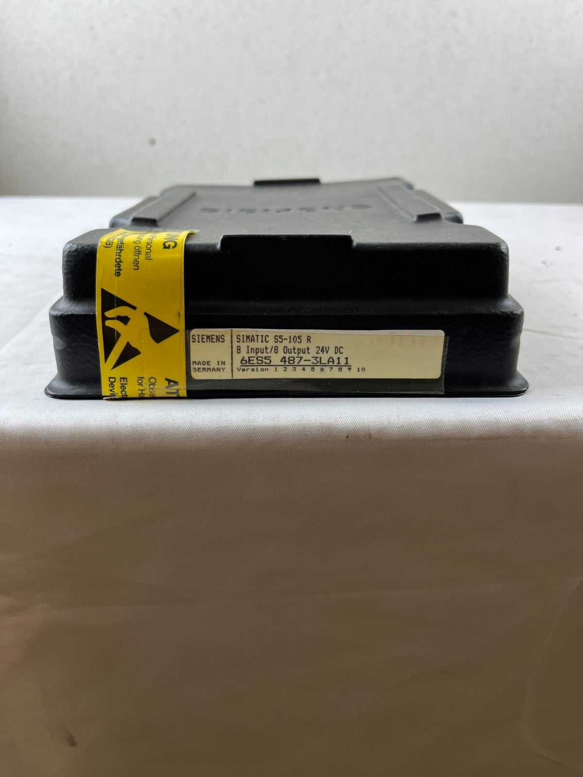 Siemens 6ES5 487-3LA11 SIMATIC S5-105R 8DI/8DO 24V DC I/O Module New