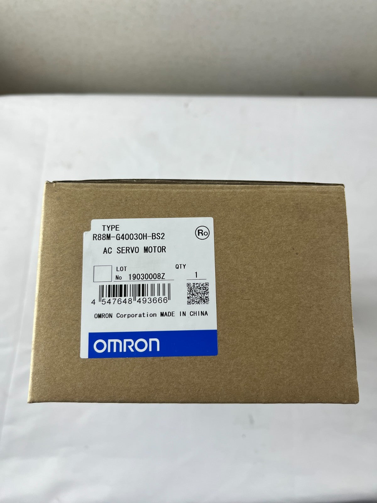 Omron R88M-G40030H-BS2 AC Servo Motor 400W 200V 3000rpm G-Series w/ Brake NEW