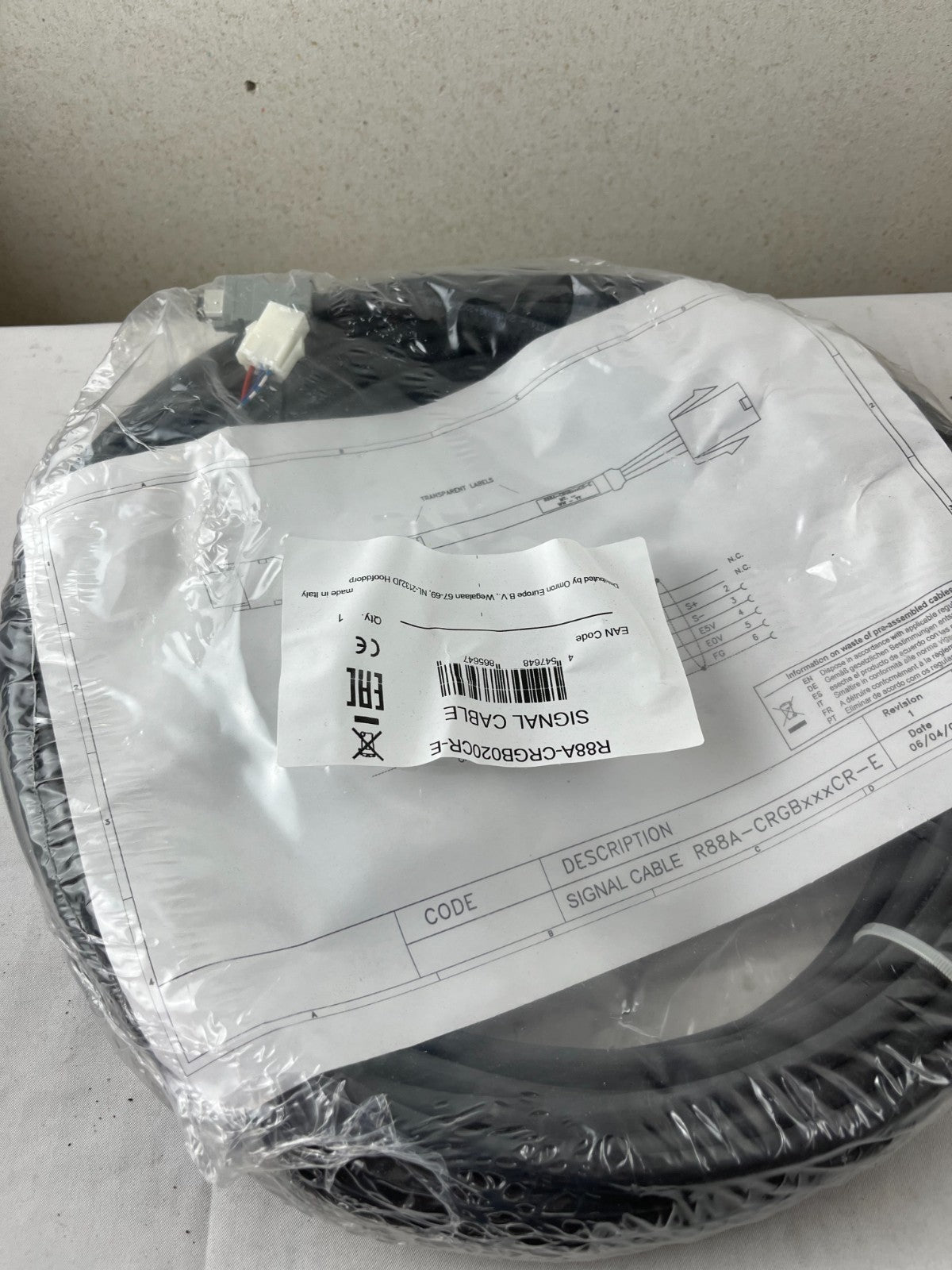 Omron R88A-CRGB020CR-E Servo Motor Signal Cable 20 m New Sealed Unused