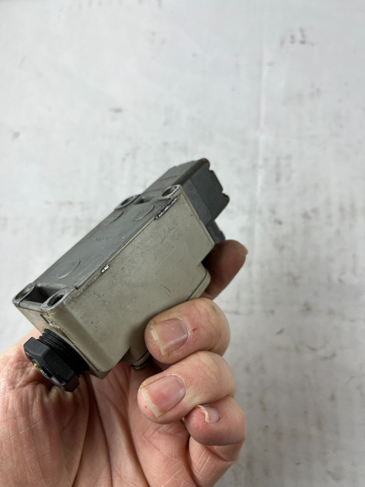 Omron WL Limit Switch WL3A2-G 10A 500V Rotary Shaft Used Spare Unit