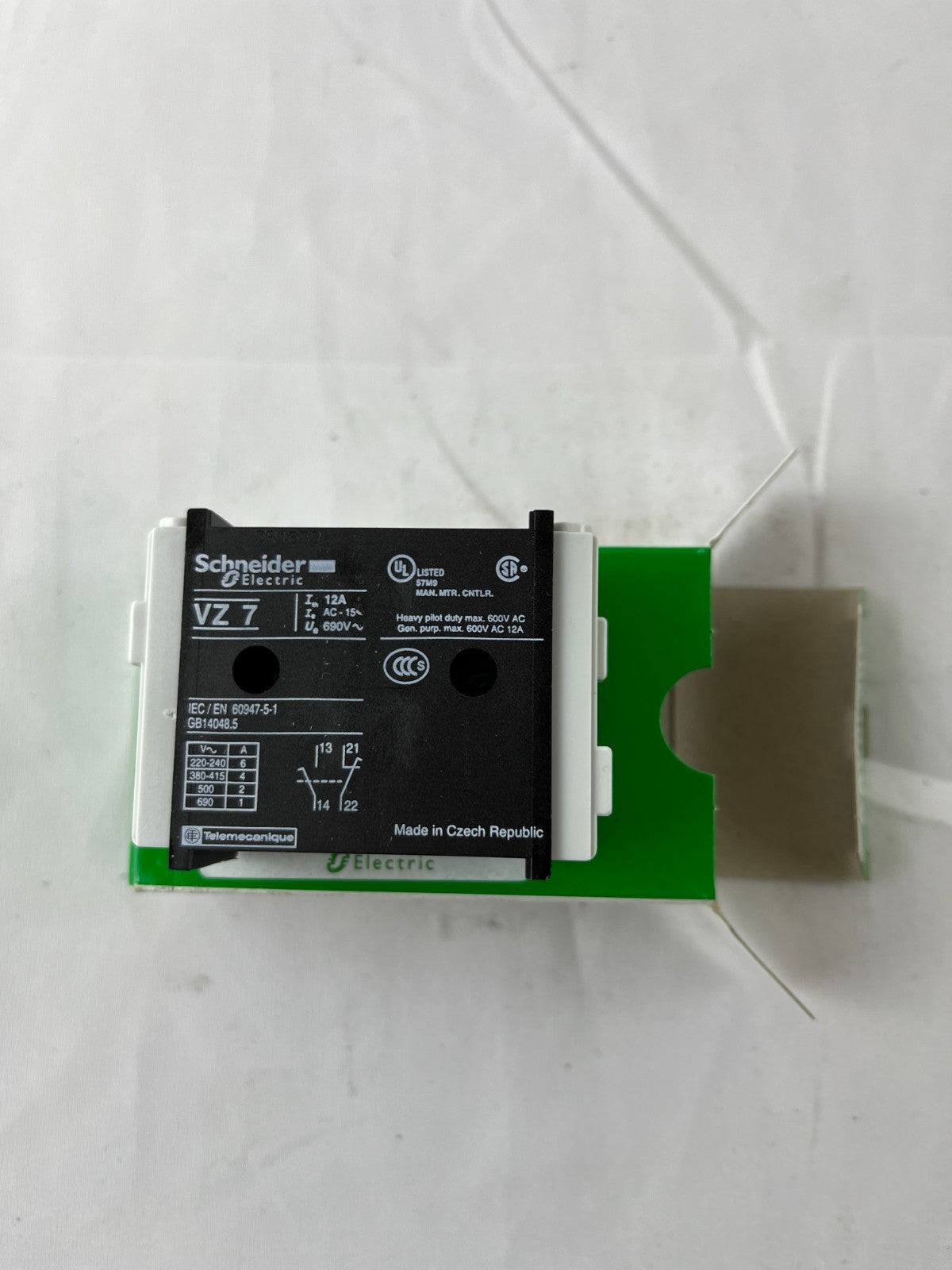 Brand New Schneider Electric VZ7 TeSys Vario Auxiliary Contact Module - Original