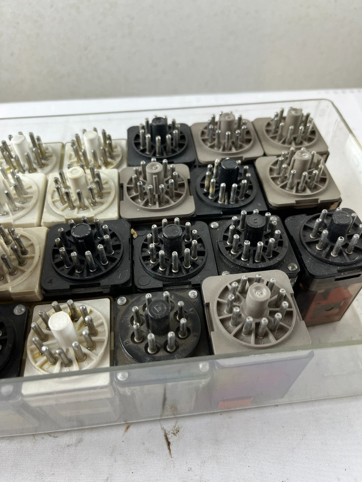 Schrack MT323024 24V Plug-In Relay Lot 32 pcs + 11-Pin Relay Sockets Industrial