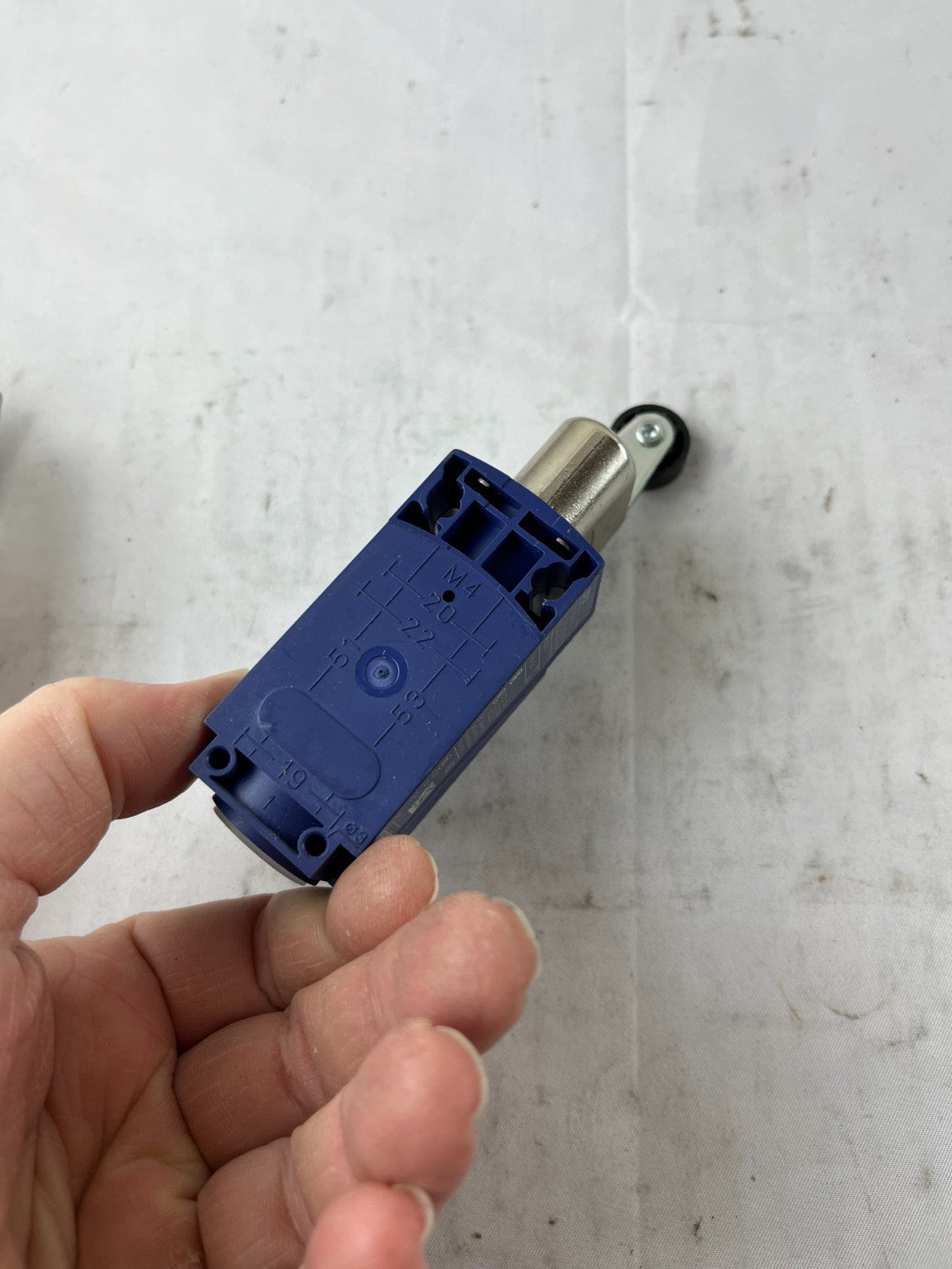 Telemecanique XCKP2145P16 Limit Switch Roller Lever IP67 240VAC 3A NEW Spare