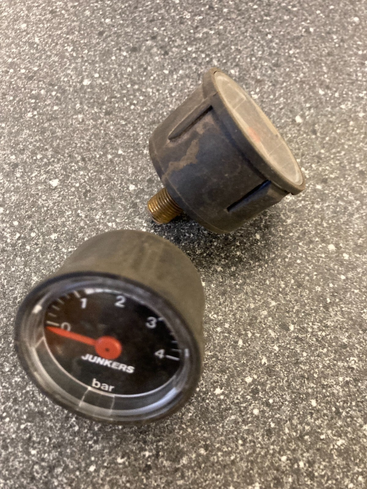 2x Junkers Bosch Boiler Pressure Gauges 0-4 Bar PG31 ZR/ZSR/ZWR
