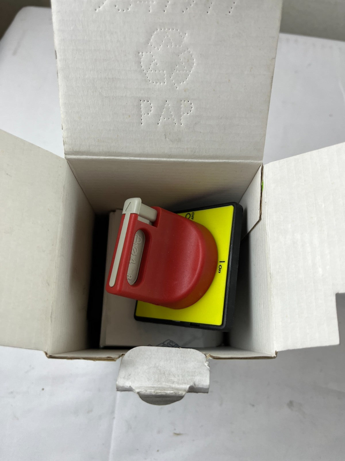Telemecanique VCD02 Emergency Stop Switch Disconnector 3-Pole 12A TeSys Vario