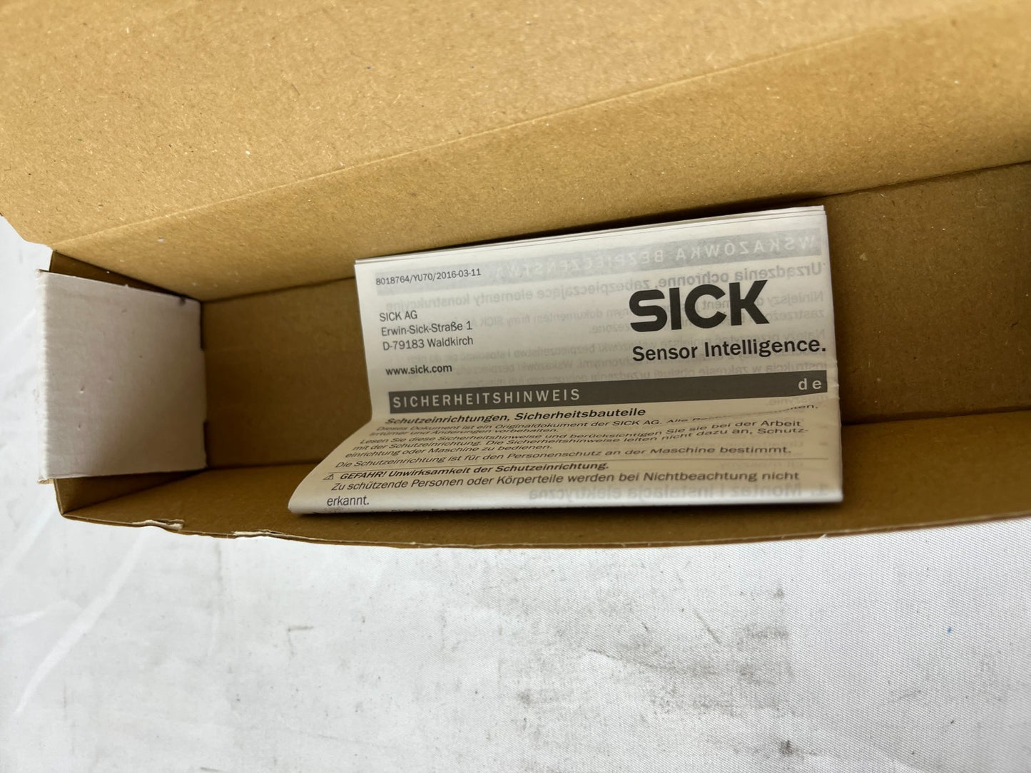 SICK i10-E0253 i10 Lock Safety Switch Guard Locking 1000N New NOS Germany
