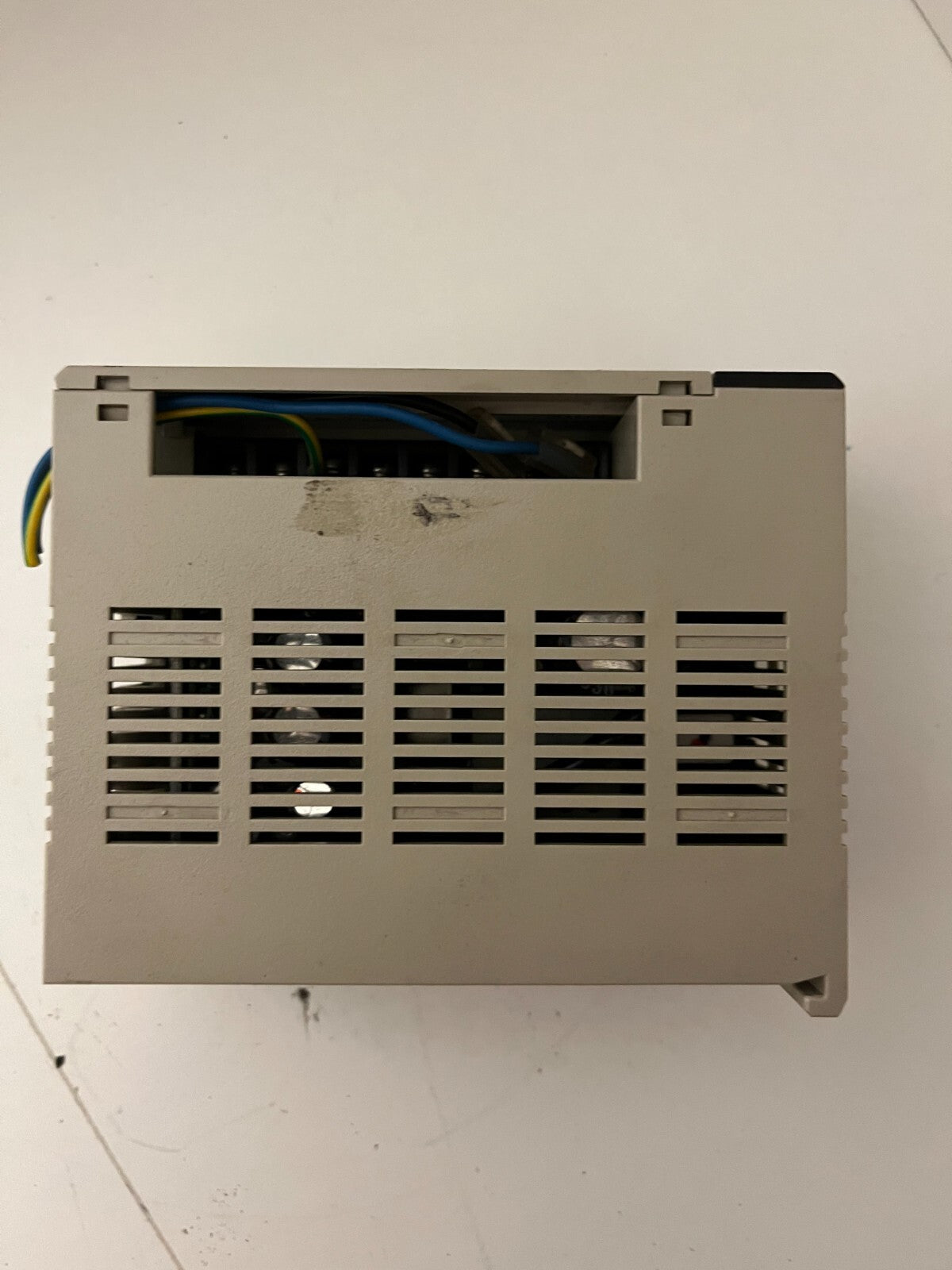 Omron C200HW-PA204 Power Supply Unit 100-240V 50/60Hz 120VA - Used, Working