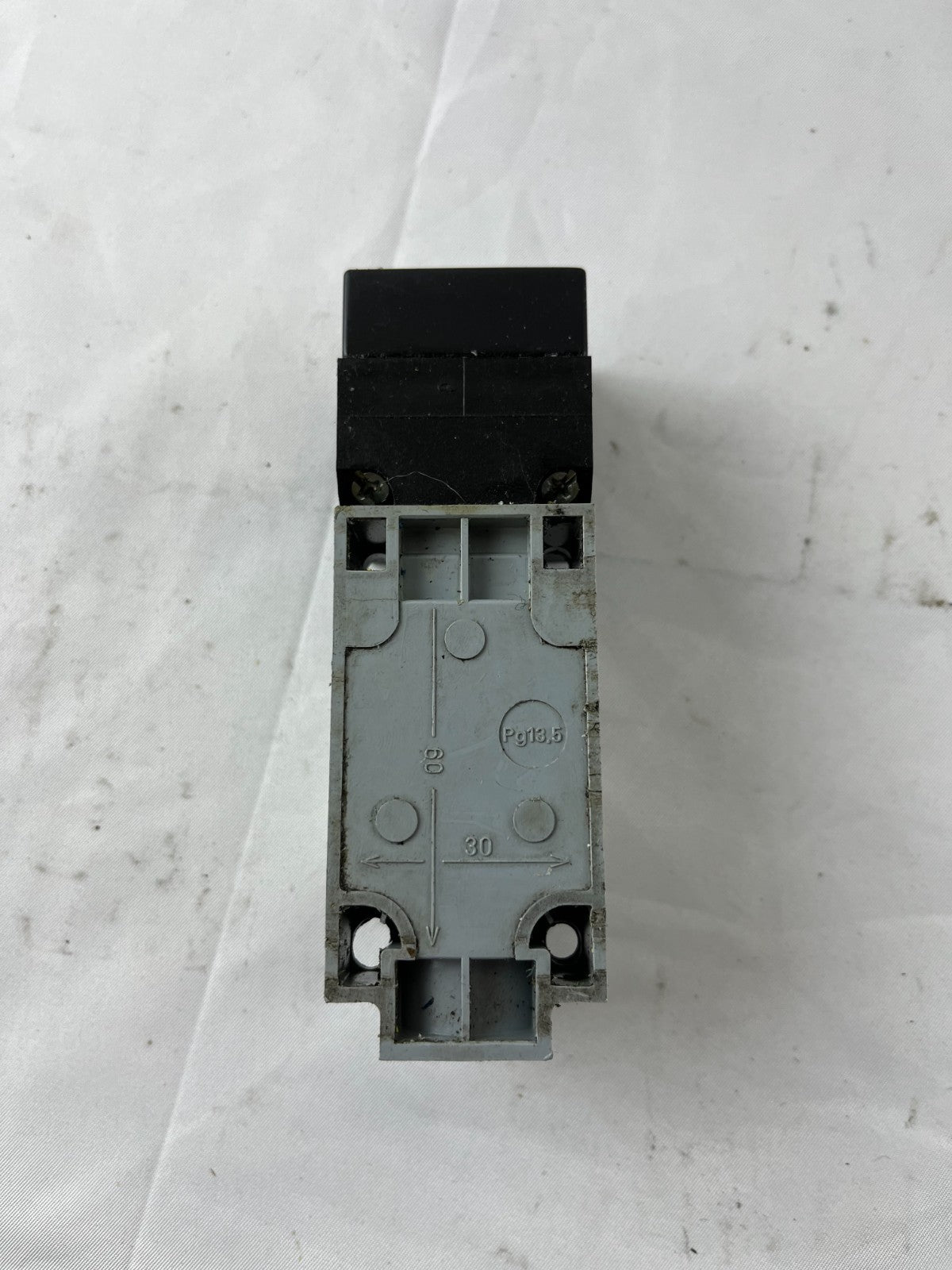 Balluff BES 517-223-P4 Unisensor Inductive Sensor 20-250V AC/DC 20-25mm Used