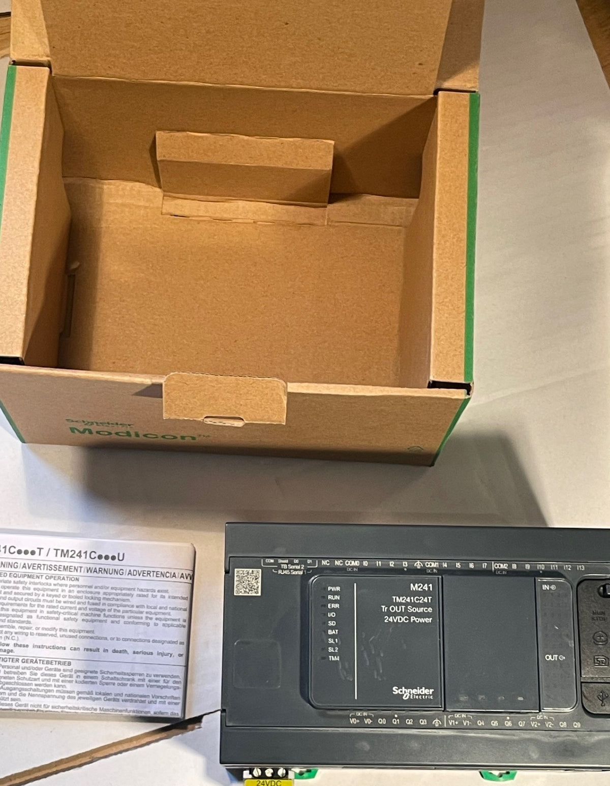 Schneider Electric Modicon M241 TM241C24T 24VDC PNP logic controller new in box