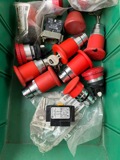 Mixed Lot – Emergency Stop Pushbuttons, Keyed E‑Stops, Contact Blocks Used + New