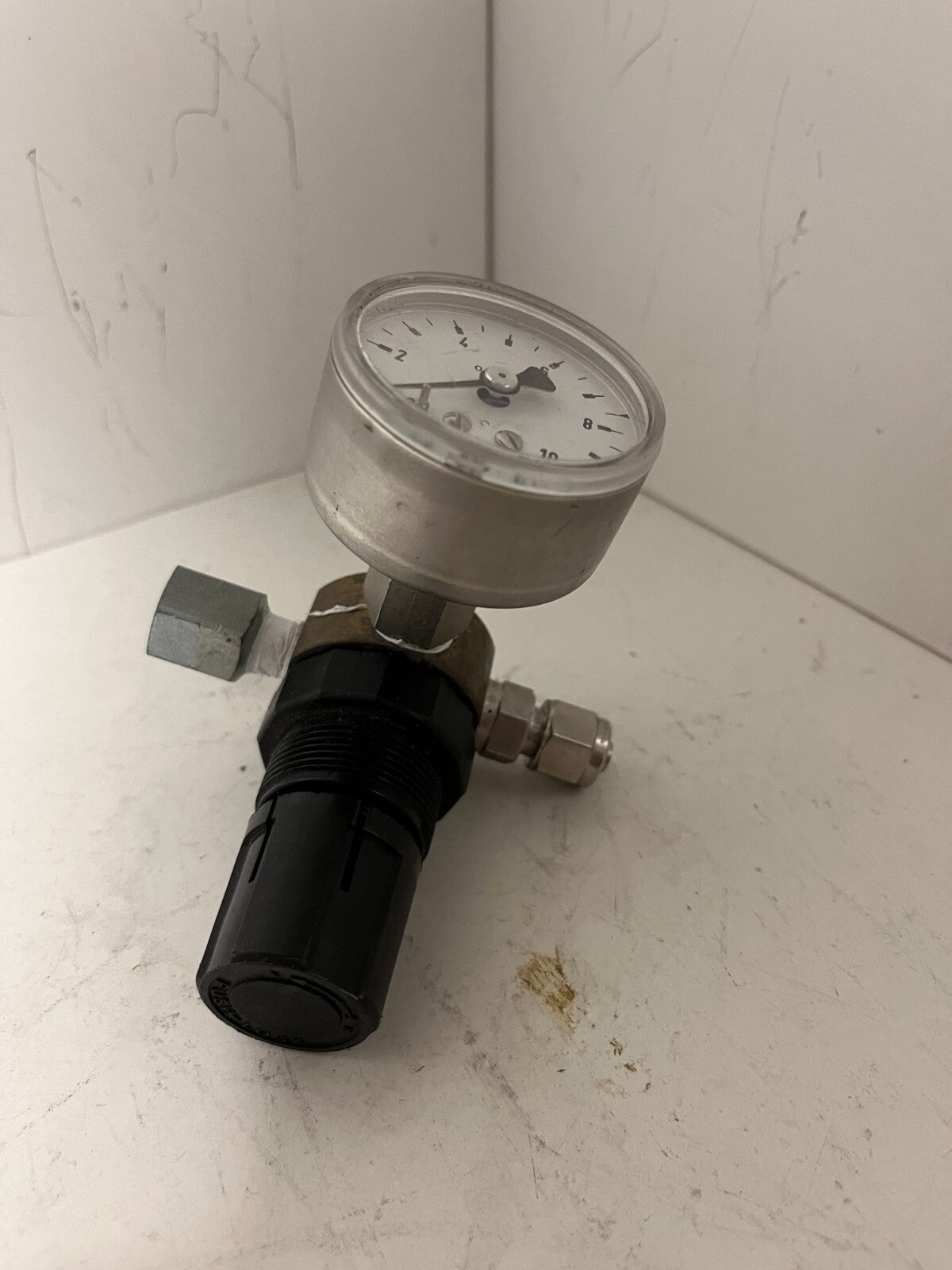 Oxygen Pressure Regulator 0–10 bar Gauge Inline Medical/Lab Gas Used Working