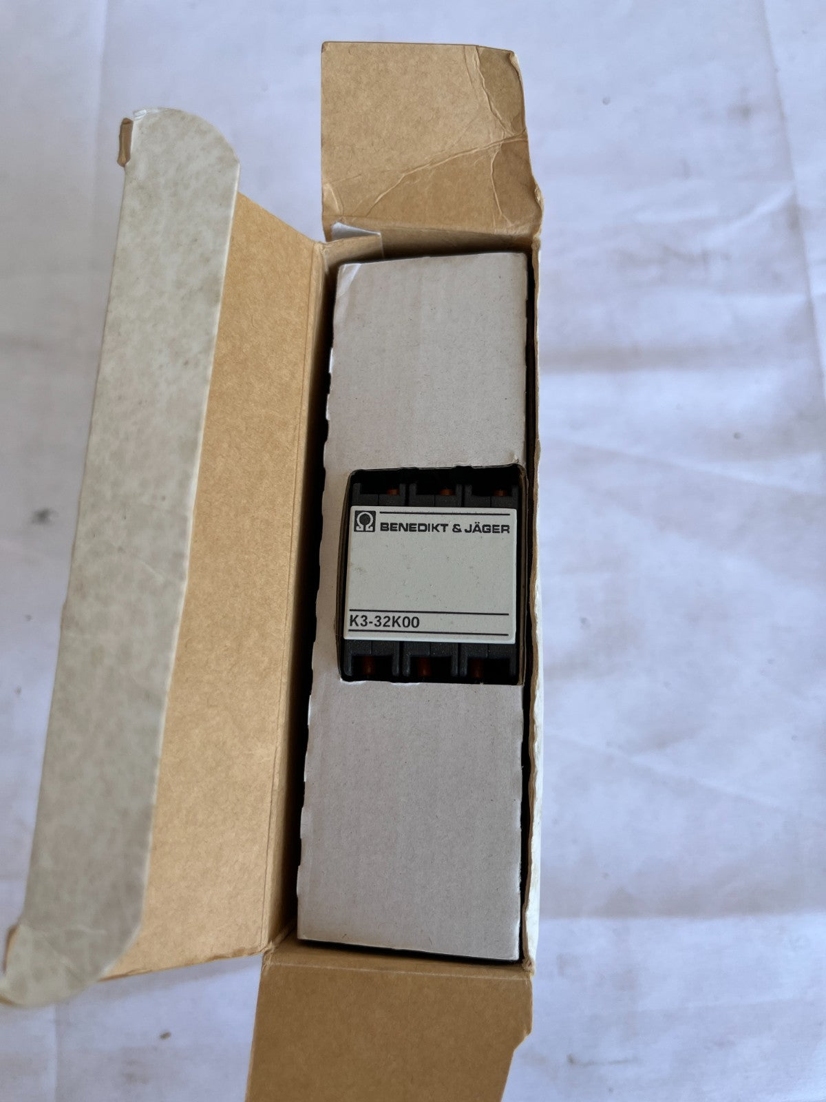 Benedikt & Jäger K3-32K00 230 Capacitor Contactor 25kVAr New Spare Unit