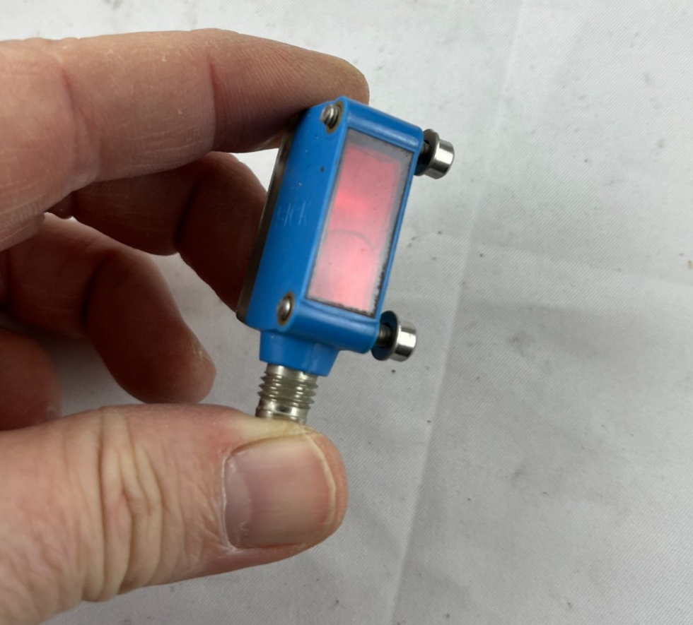 SICK GL6-P2111 Photoelectric Sensor GL6 Series 10–30V DC M12 Reflex NEW