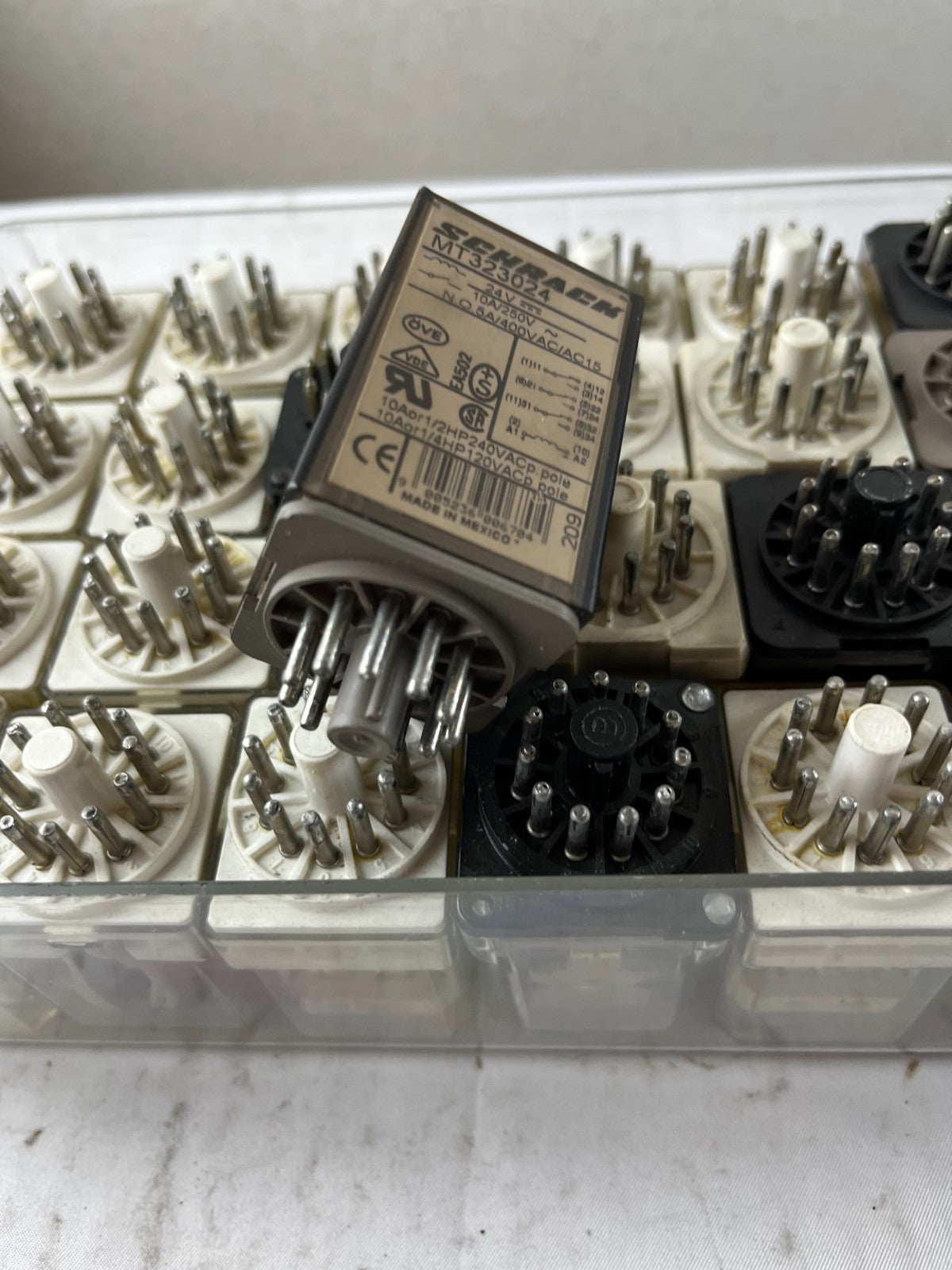Schrack MT323024 24V Plug-In Relay Lot 32 pcs + 11-Pin Relay Sockets Industrial