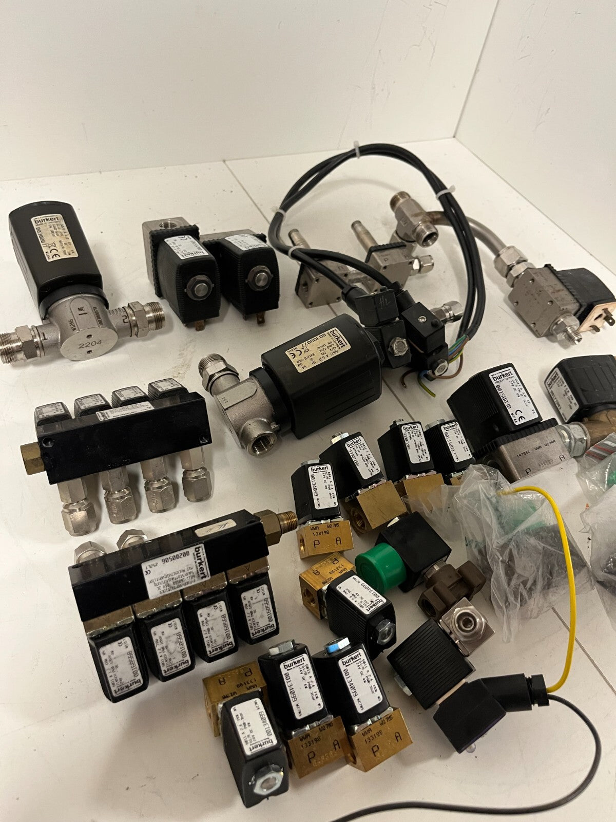 Bürkert Solenoid Valve Bundle Lot 6013 6014 6016 Manifolds Fittings New/Used