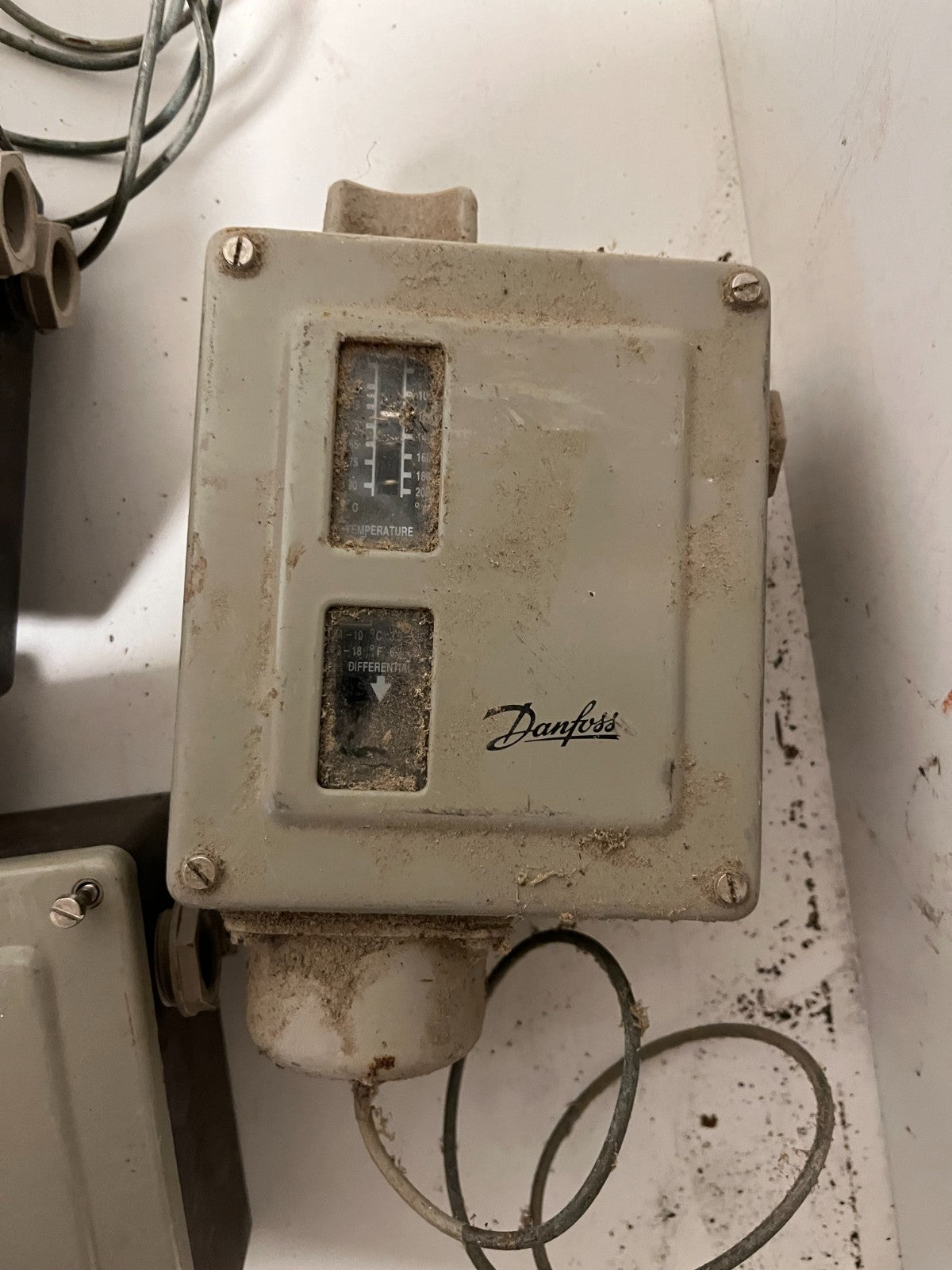 Danfoss RT101 & RT107 Temperature Switches Lot (5 pcs) – Used, Tested Industrial