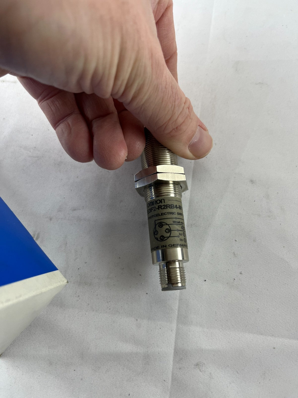 Omron E3F2-R2RB4-M1-M Photoelectric Sensor Retroreflective PNP M18 10-30VDC NIB