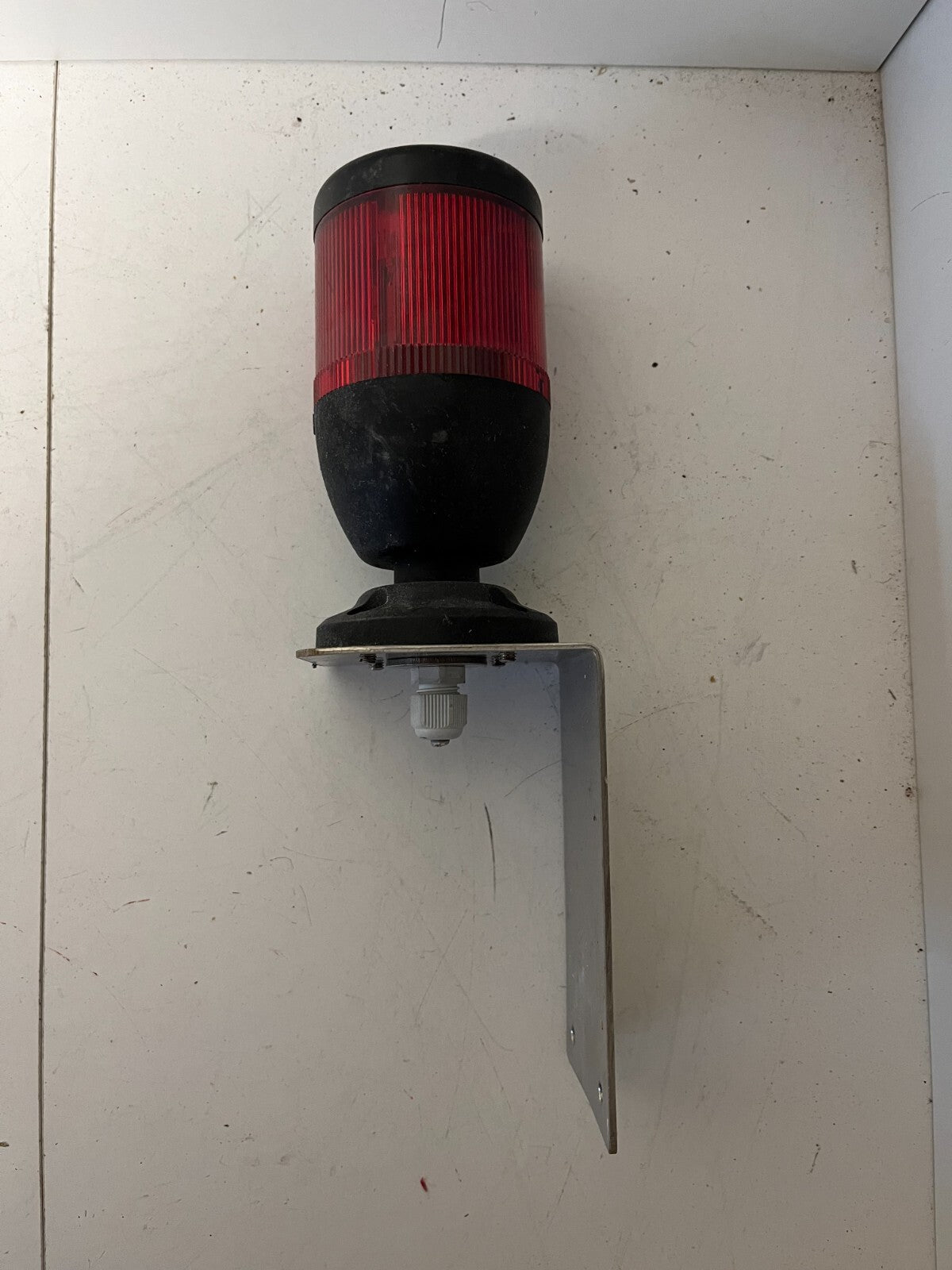 Industrial Signal Light Red Beacon Alarm PLC FEJL 24V w/ Mounting Bracket