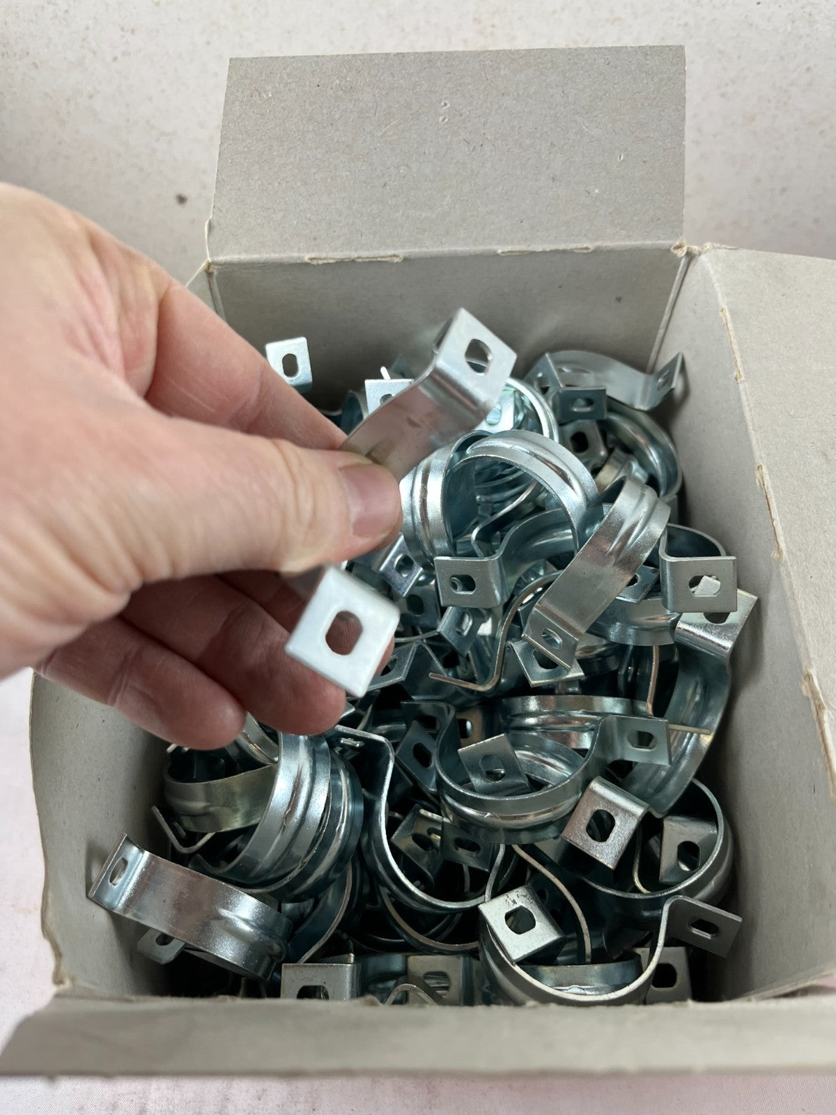 OBO Bettermann 605 Pg 29 Befestigungsschellen 37mm Stahl G verzinkt, Open Box