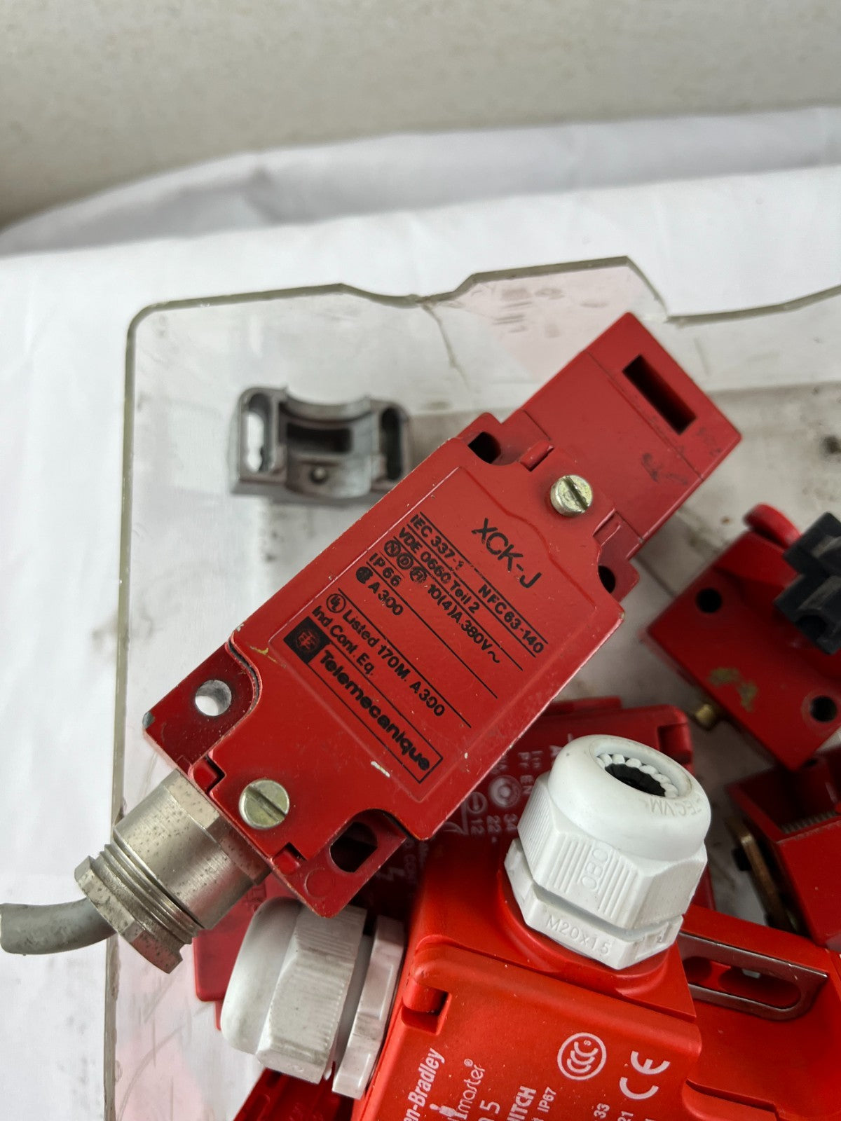 LOT 8x Safety Interlock Switches GuardMaster Trojan 5 Allen-Bradley USED WORKING