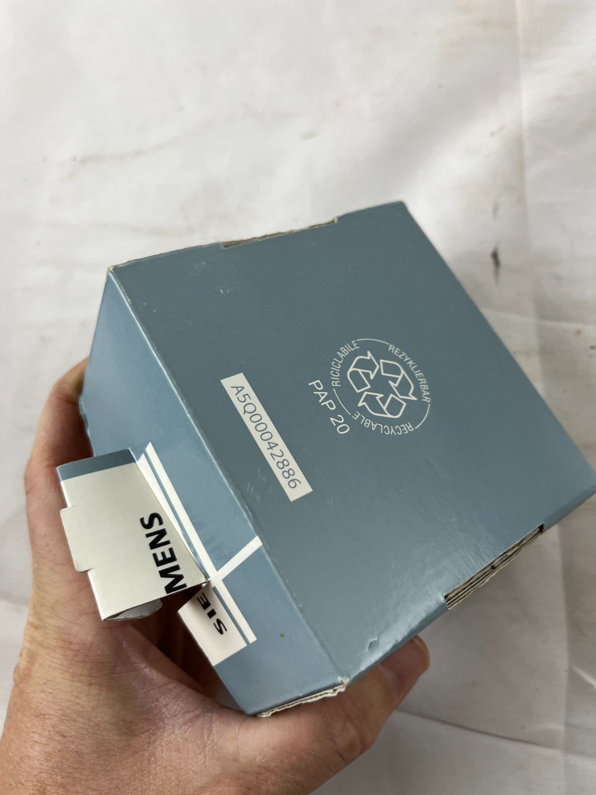 Siemens RAA30 Mechanical Room Thermostat 10–30 °C Heating Cooling New