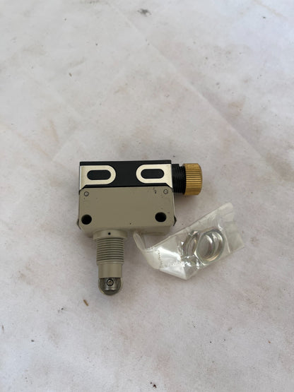 Omron D4F-1A20N Compact Limit Switch Roller Plunger IP67 New Spare Unit