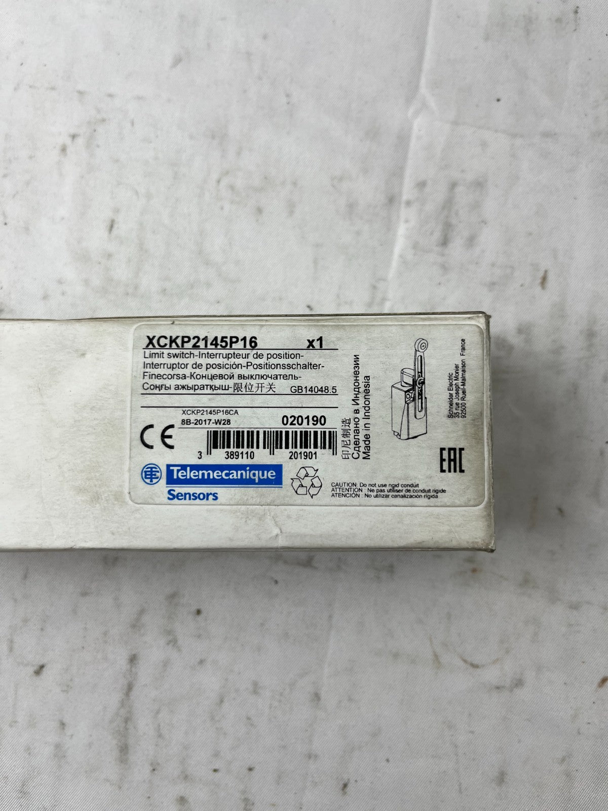 Telemecanique XCKP2145P16 Limit Switch Roller Lever IP67 240VAC 3A NEW Spare