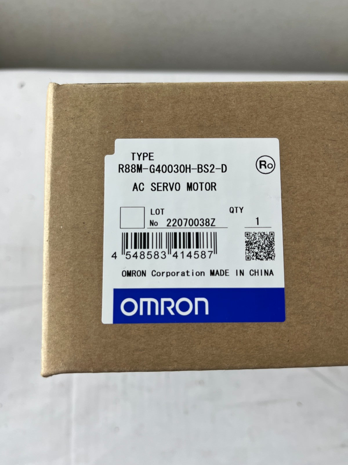 Omron R88M-G40030H-BS2-D AC Servo Motor 400W 200V 3000rpm Brake New