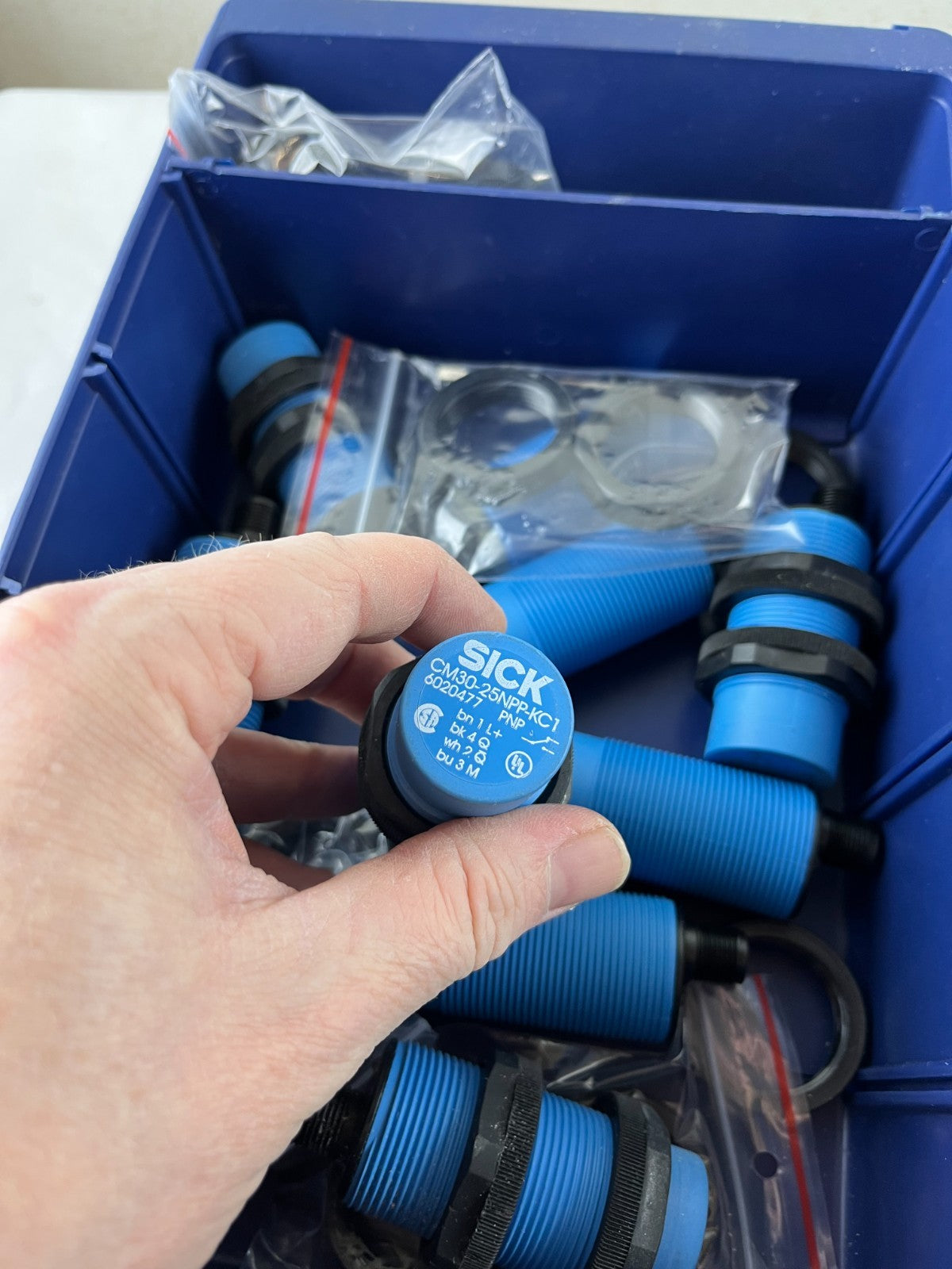Sick UM30 Ultrasonic Sensor Lot 10pcs New M30 2m-8m Range Blue UM30-213 UM30-215