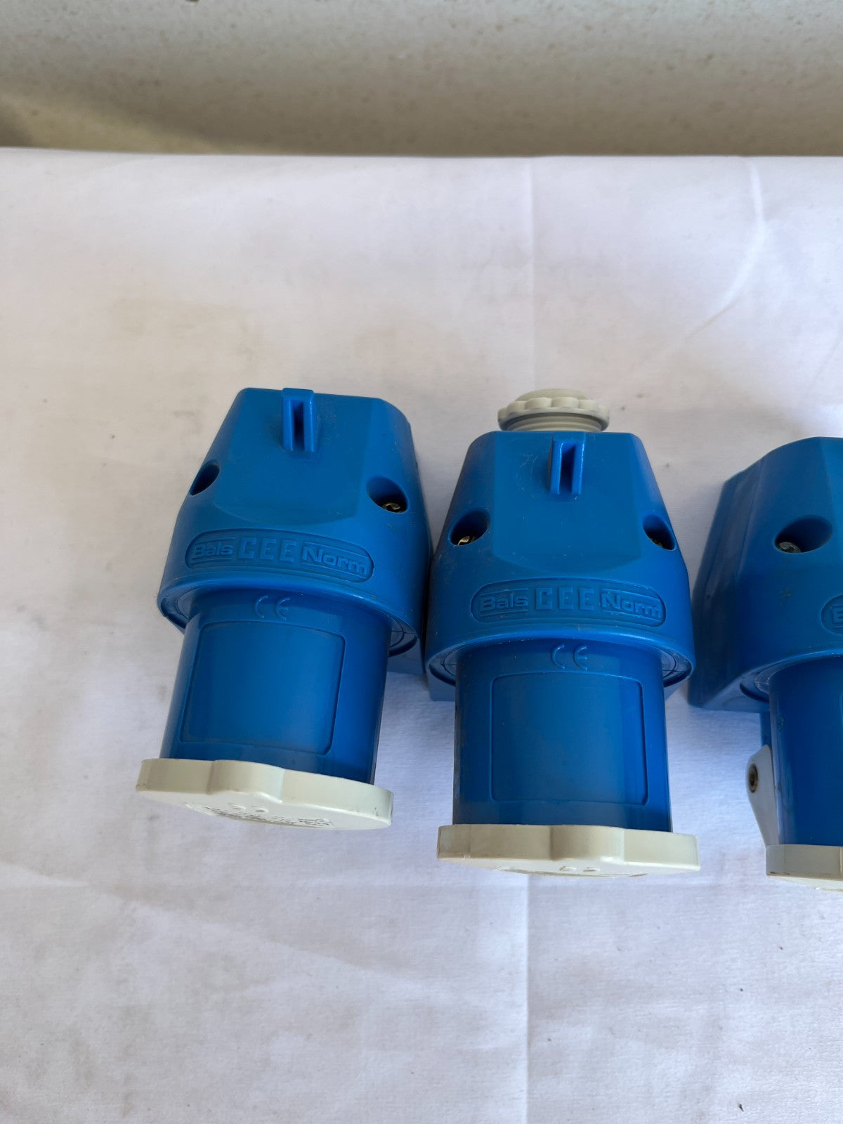 Bals CEE Norm Typ 242 16A 200-250V IP44 2P+E Sockets New 3 Pcs Spare Units
