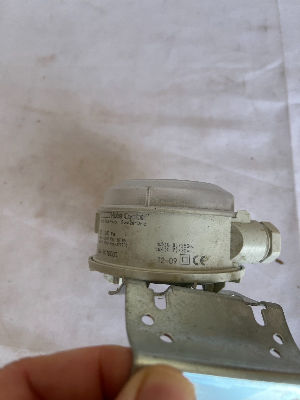 Huba Control 604.9010000 Differential Pressure Switch 20-300Pa Used Spare Unit