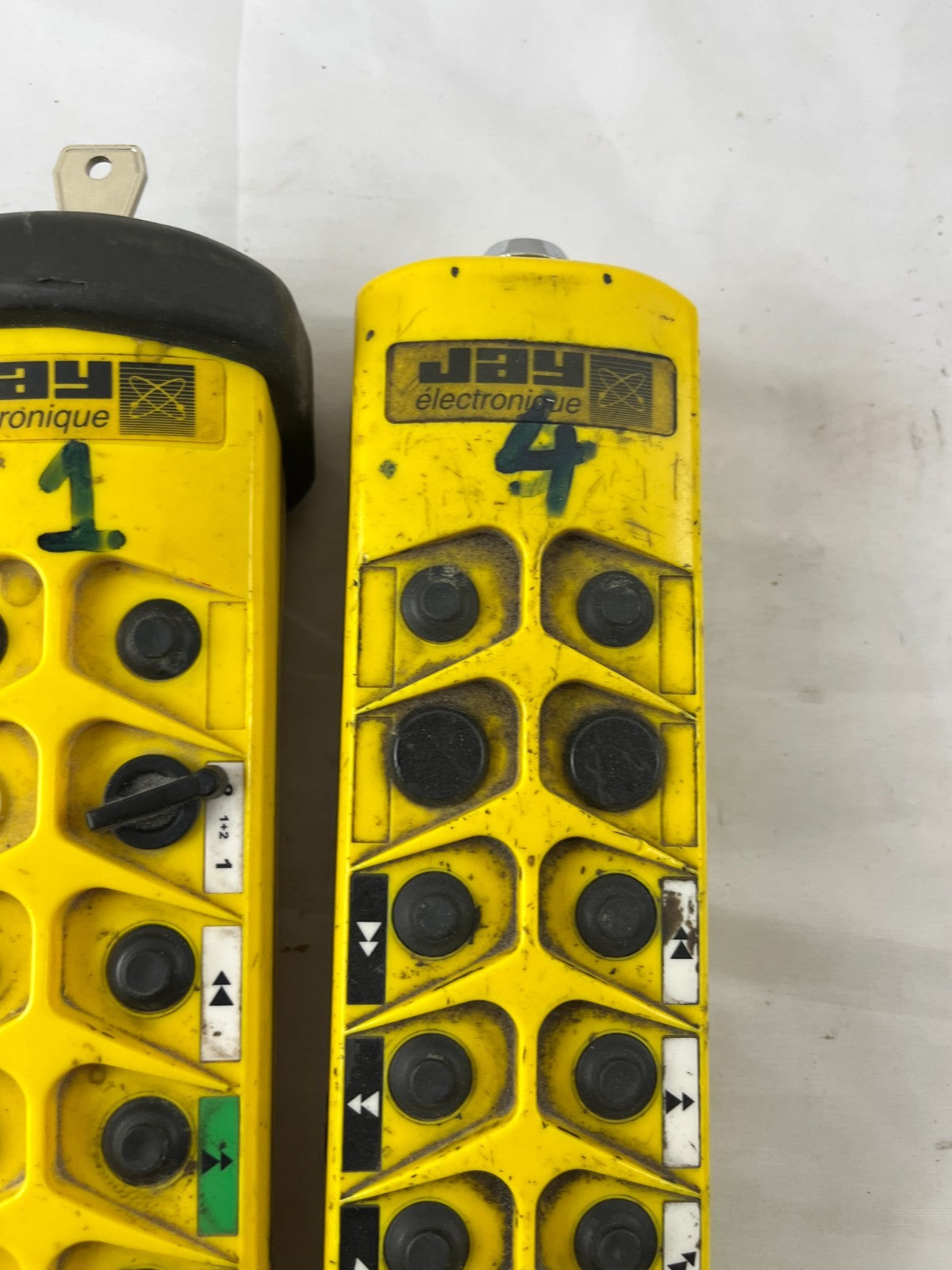 JAY Electronique UDE022261-01 Crane Radio Remote Transmitter Lot of 3x Untested