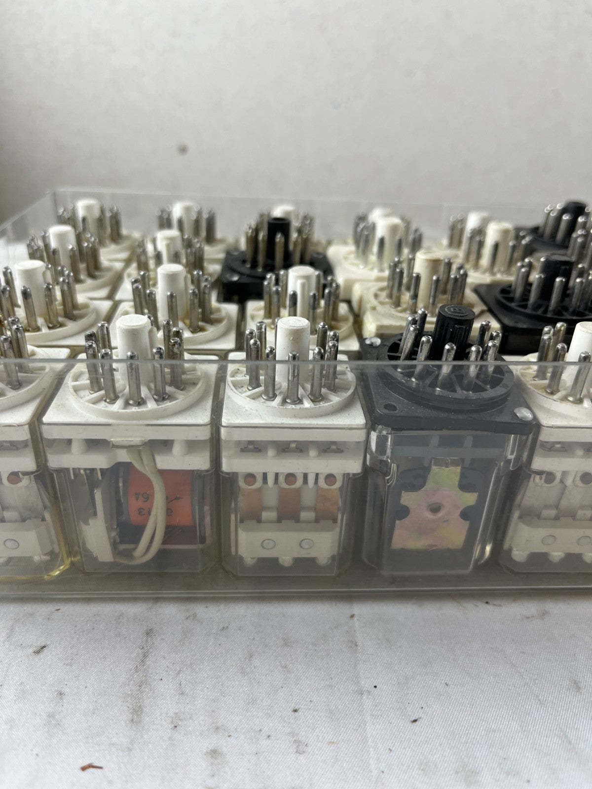 Schrack MT323024 24V Plug-In Relay Lot 32 pcs + 11-Pin Relay Sockets Industrial