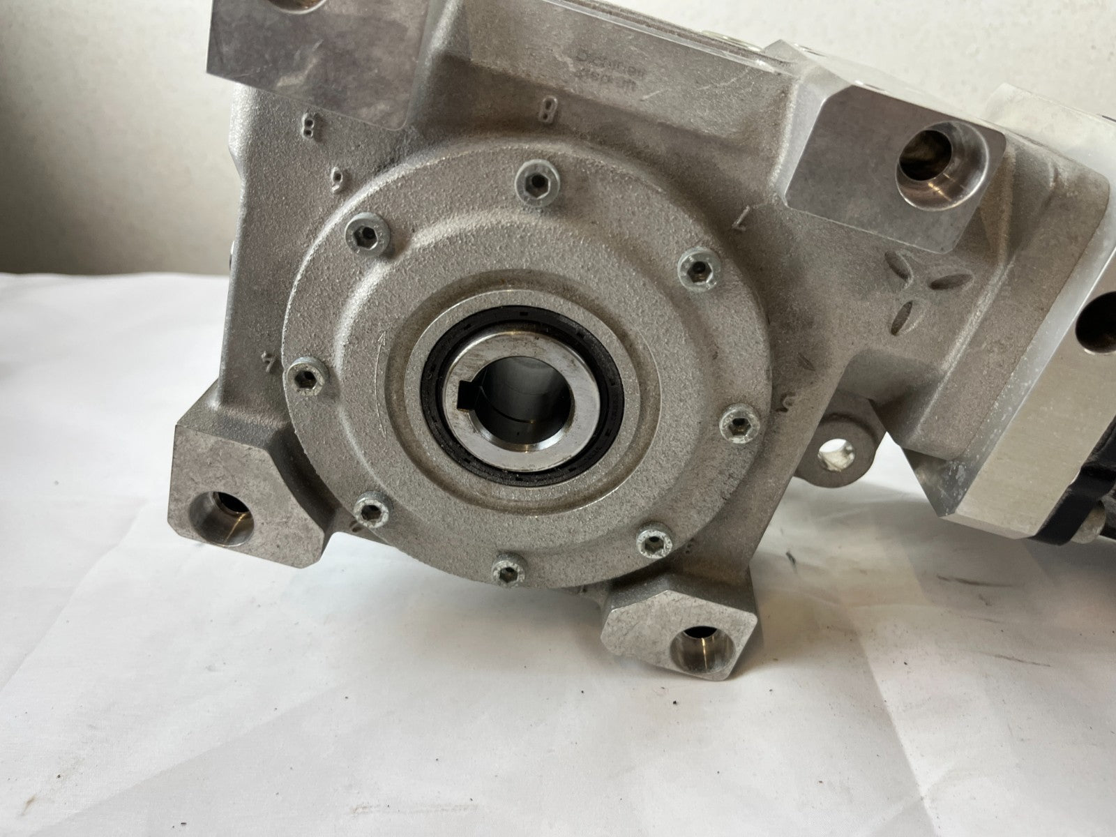 Allen-Bradley MPL-B1520F-SJ24AA Servo Motor Wittenstein VDH050-MF1-40 Gearbox