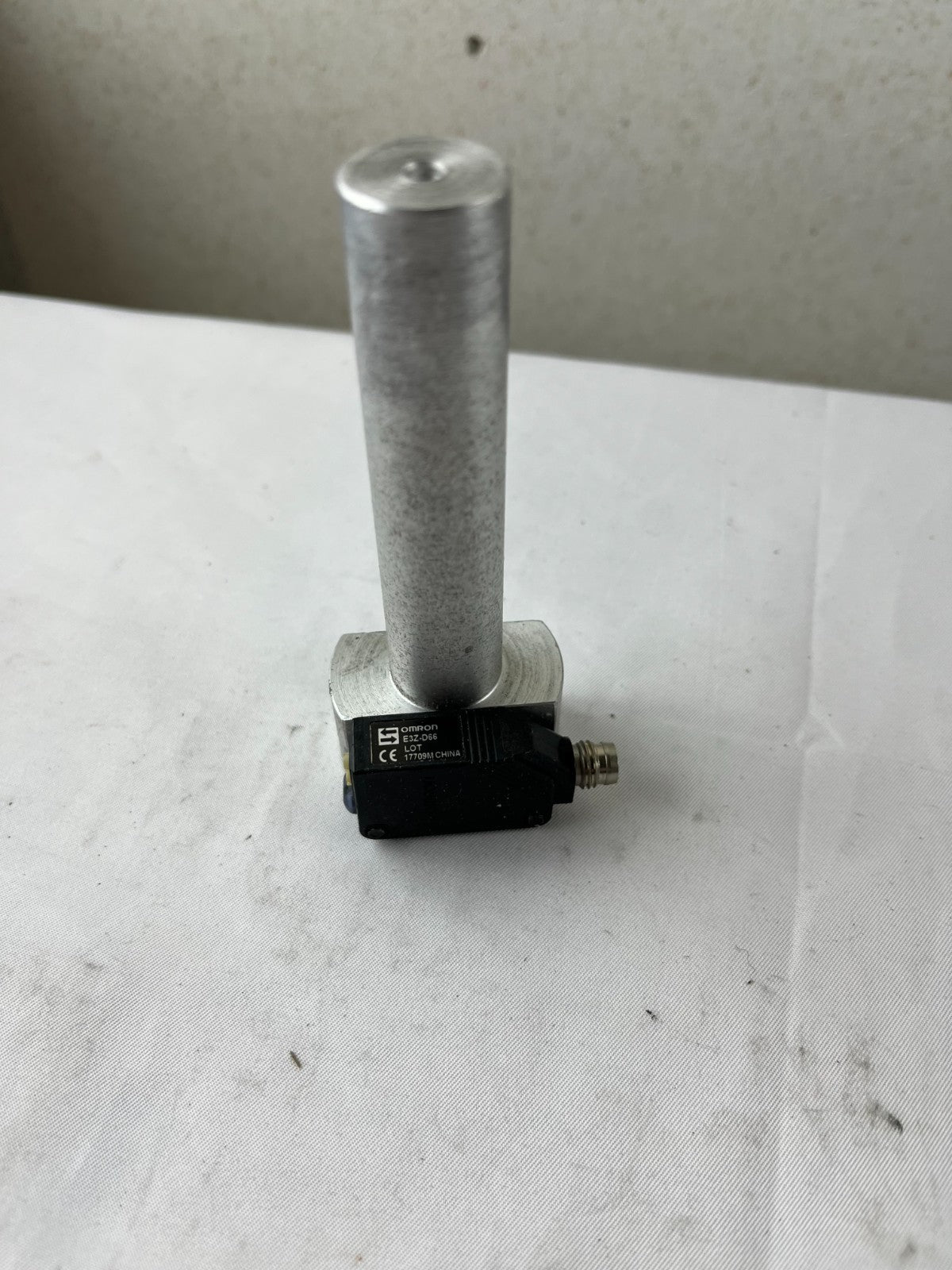Omron E3Z-D66 Photoelectric Sensor M8 Used w/ Mounting Bracket Spare Unit