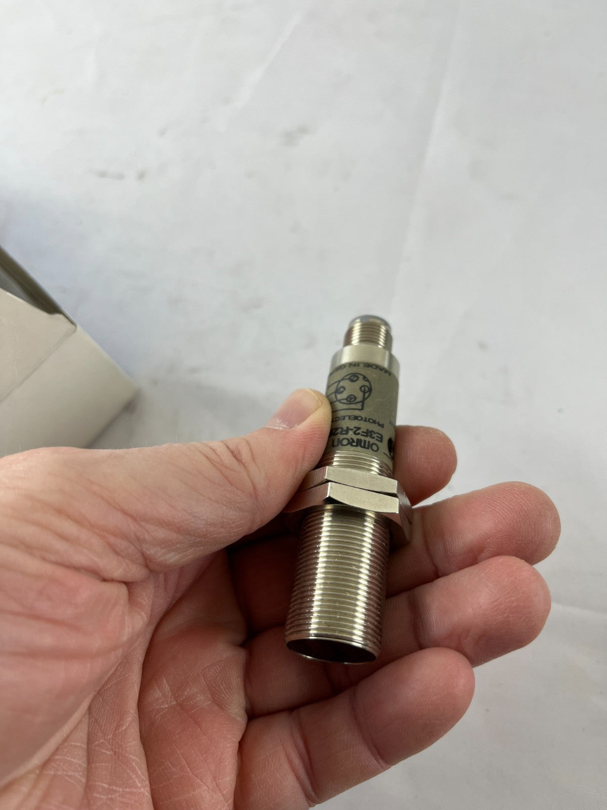 Omron E3F2-R2RB4-M1-M Photoelectric Sensor Retroreflective PNP M18 10-30VDC NIB