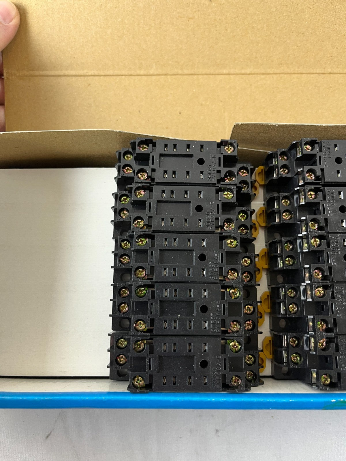 Omron PYF08A-E Relay Socket 8 Pin DIN Rail 40+ pcs New Bulk Bundle Spare Units
