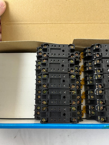 Omron PYF08A-E Relay Socket 8 Pin DIN Rail 40+ pcs New Bulk Bundle Spare Units