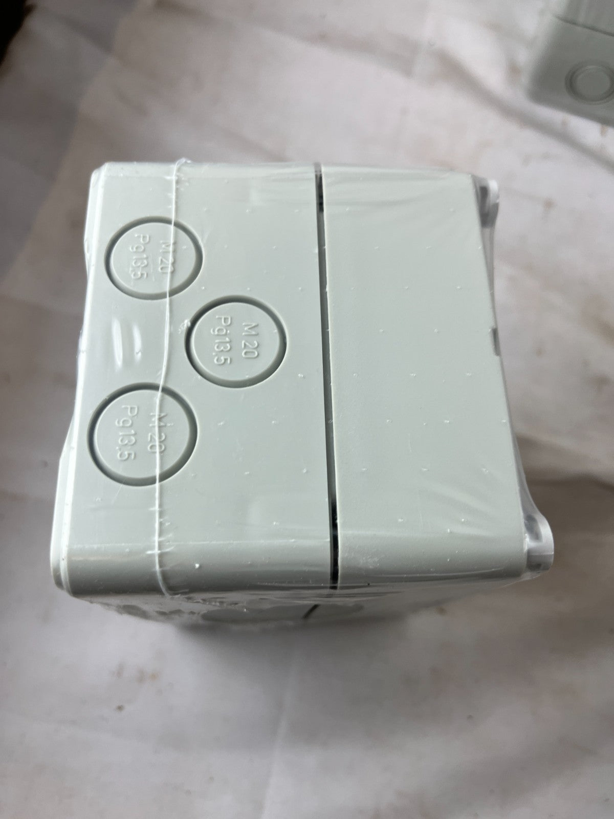 Spelsberg AKe 03-L 73560301 IP55 3 Module Enclosure 400V New in Box