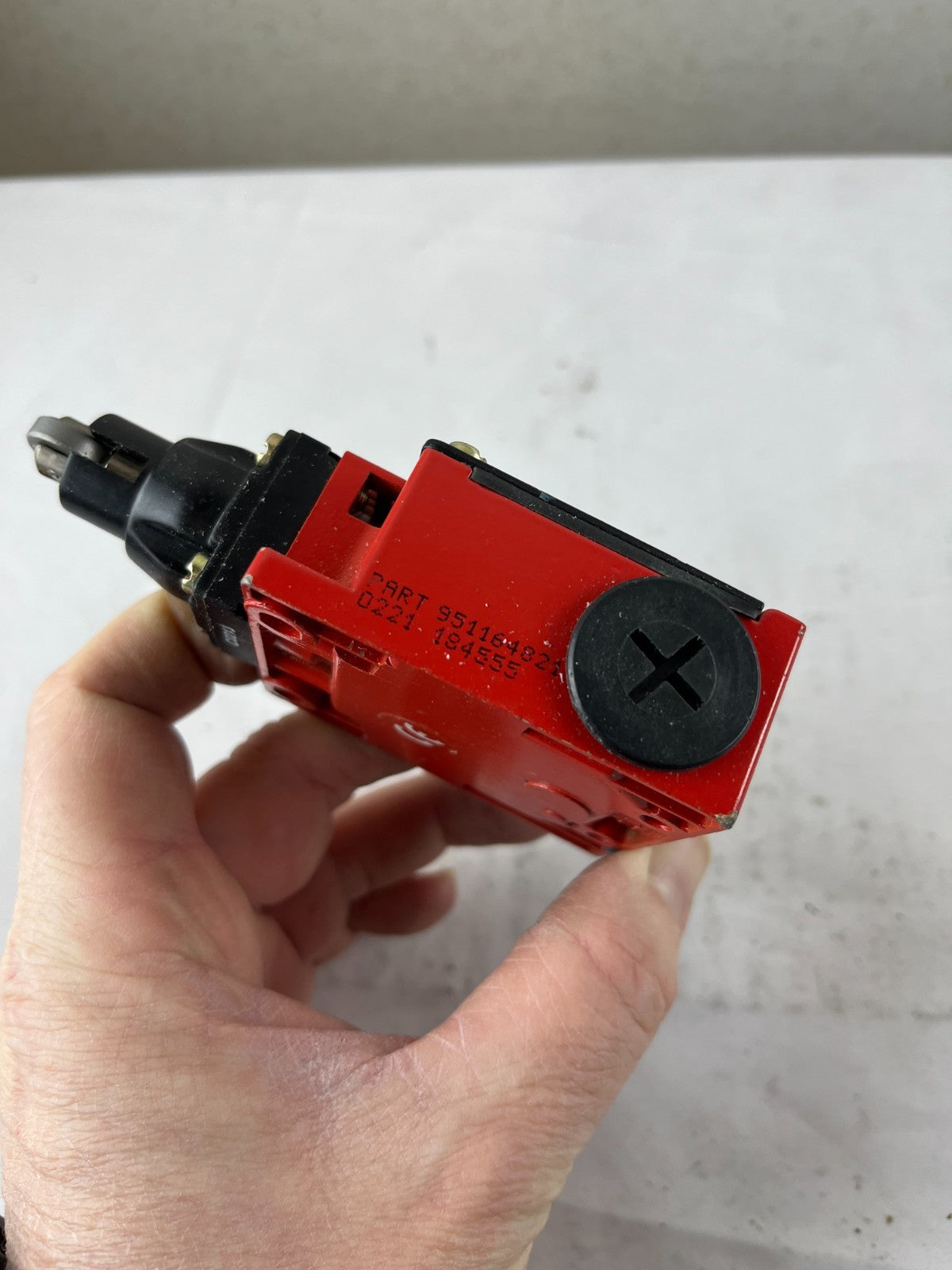 Guardmaster Senator CX Safety Limit Switch Roller Plunger 230V 3A AC-15 IP66