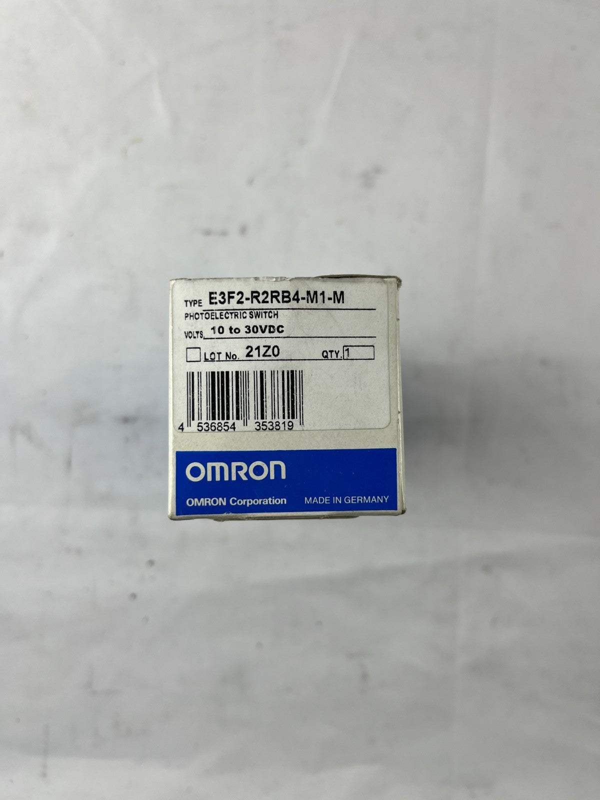 Omron E3F2-R2RB4-M1-M Photoelectric Sensor Retroreflective PNP M18 10-30VDC NIB