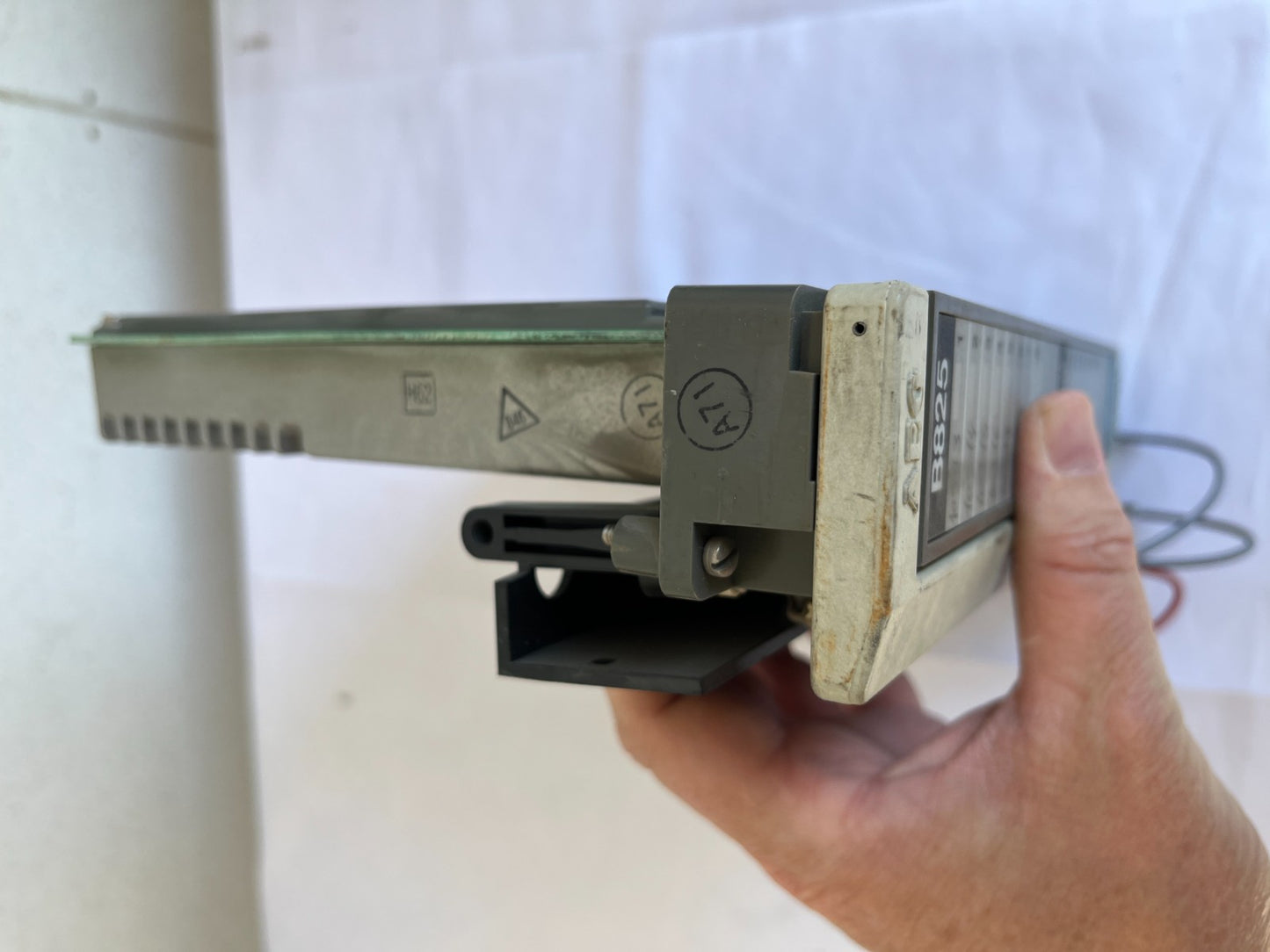 Schneider Modicon AS-B825-016 24VDC True High 16 Point Input Module Used