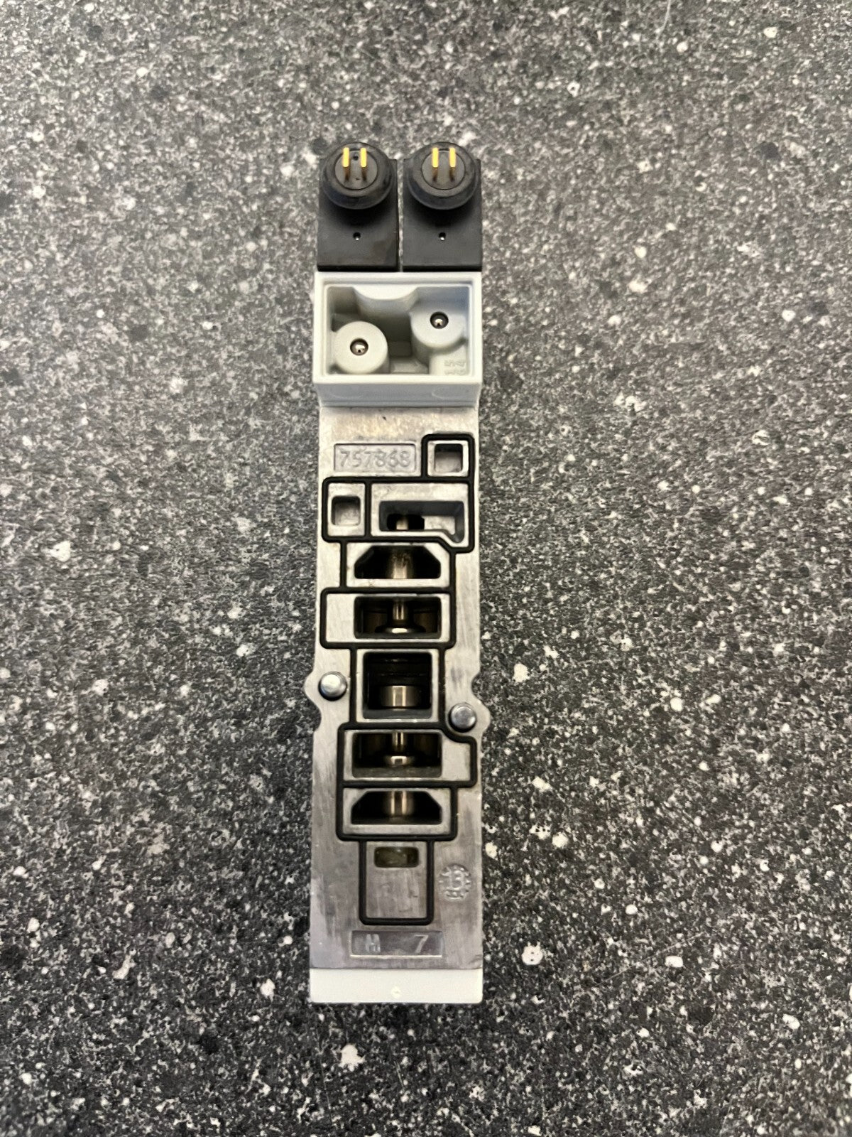 Festo VMPA2-M1H-K-PI Solenoid Valve - New in Box, Part #537957