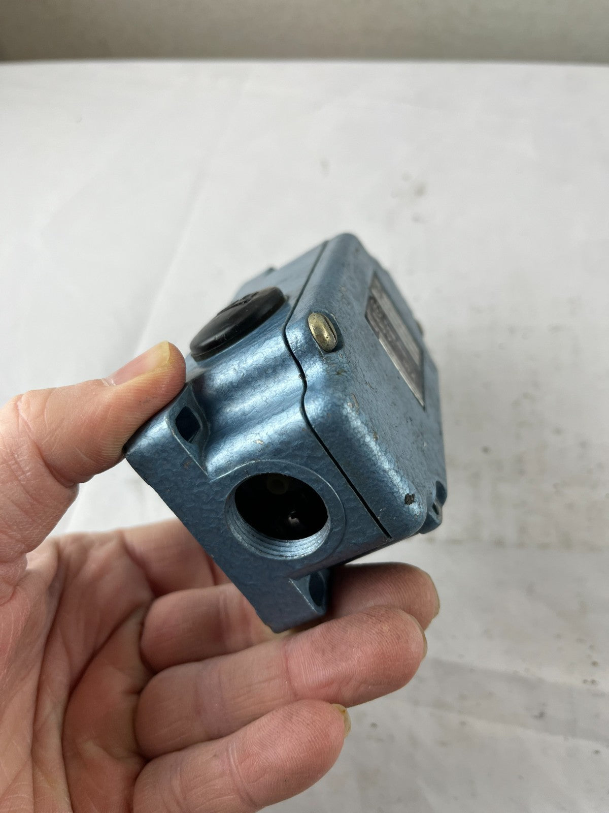 Schmersal TK 016-21Y Alumax Heavy Duty Limit Switch 500V 10A PG13.5 Used